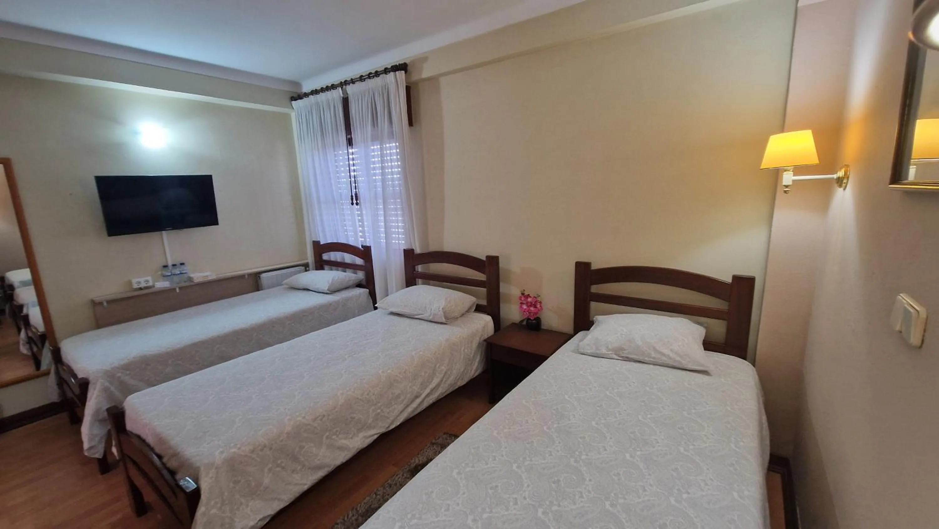 Photo of the whole room, Bed in Hotel Peninsular