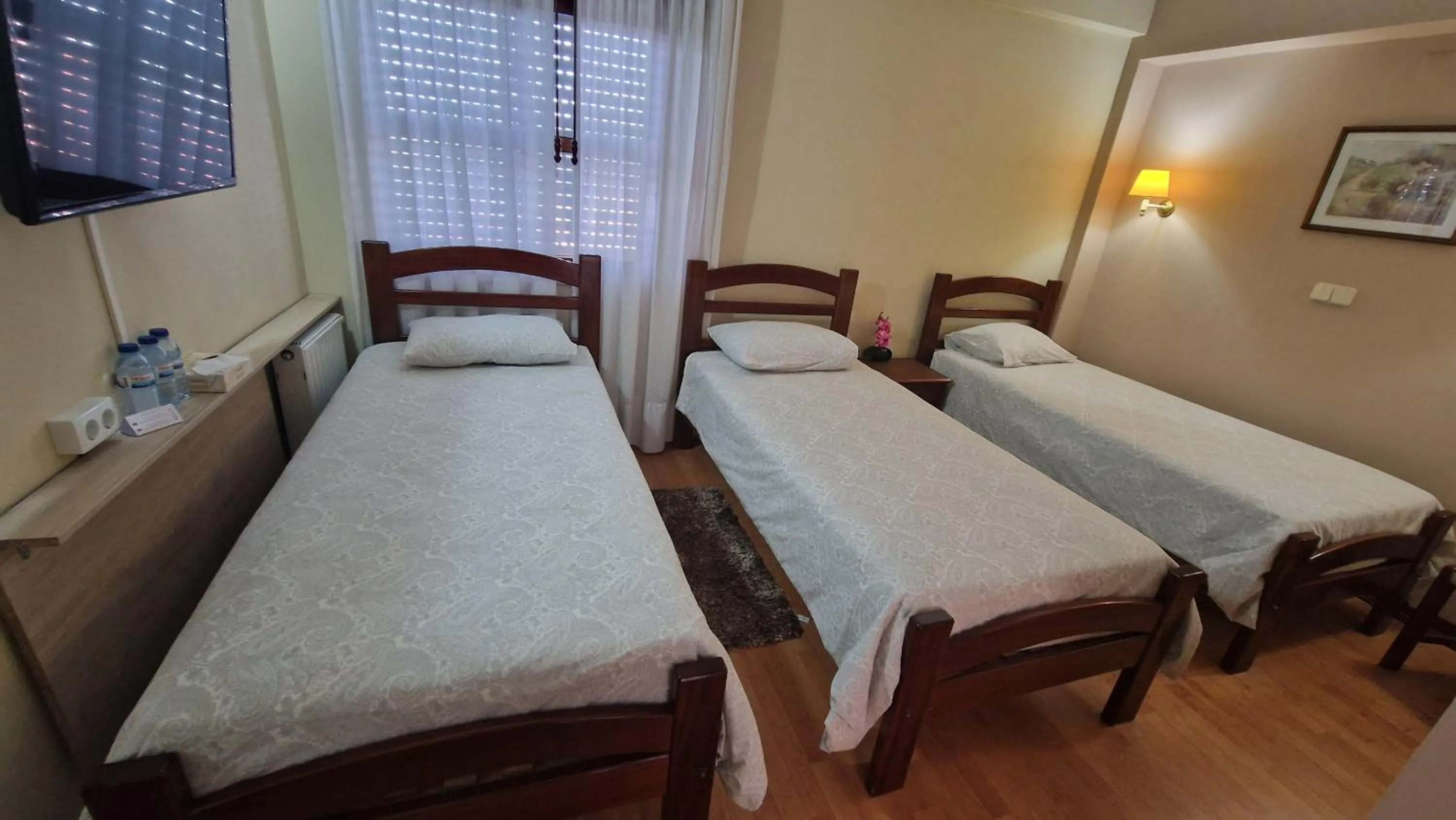 Photo of the whole room, Bed in Hotel Peninsular