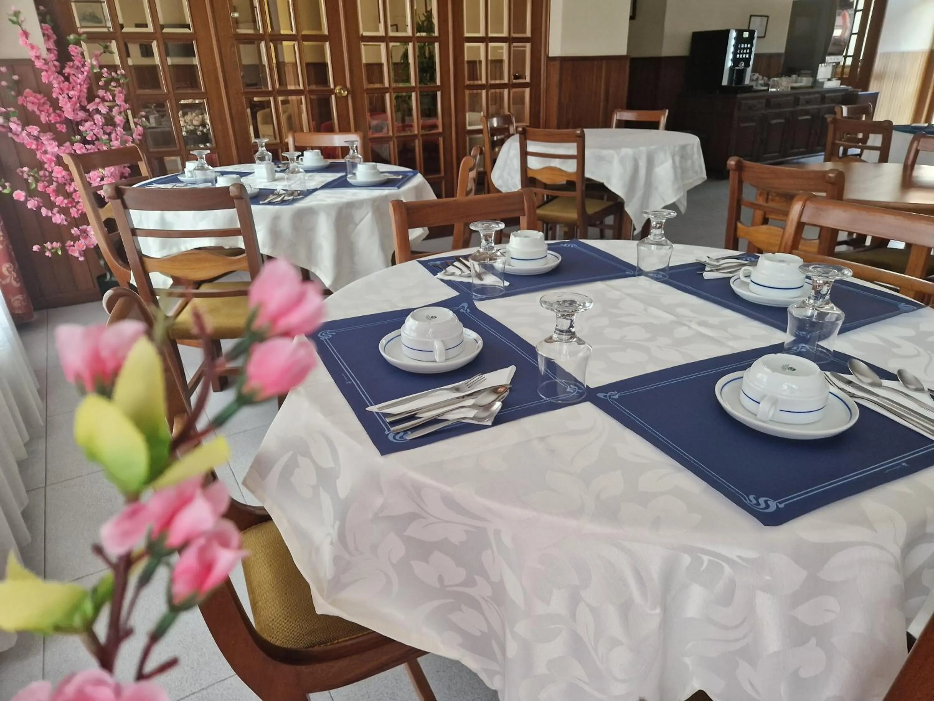 Buffet breakfast in Hotel Peninsular
