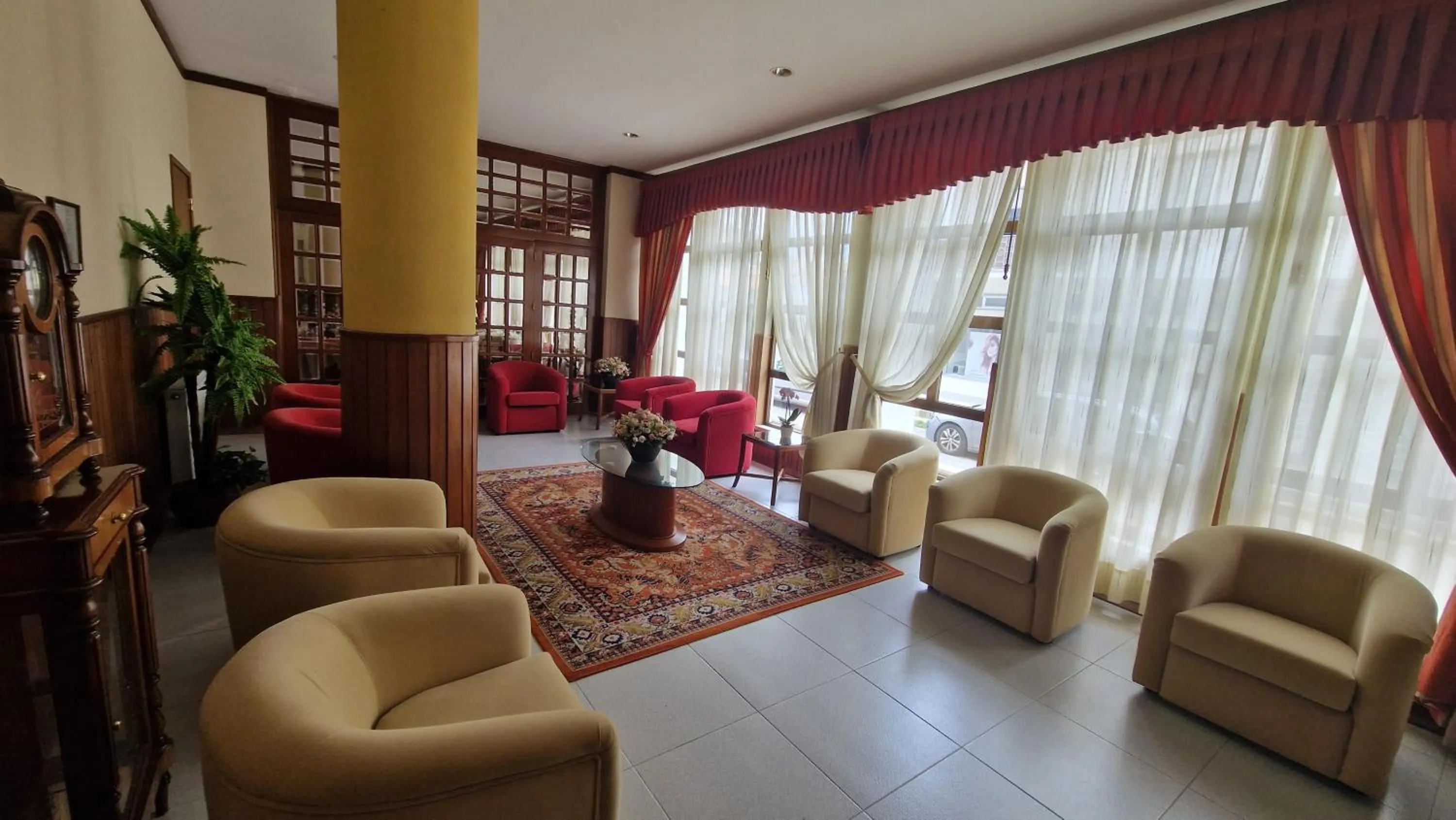 Communal lounge/ TV room in Hotel Peninsular