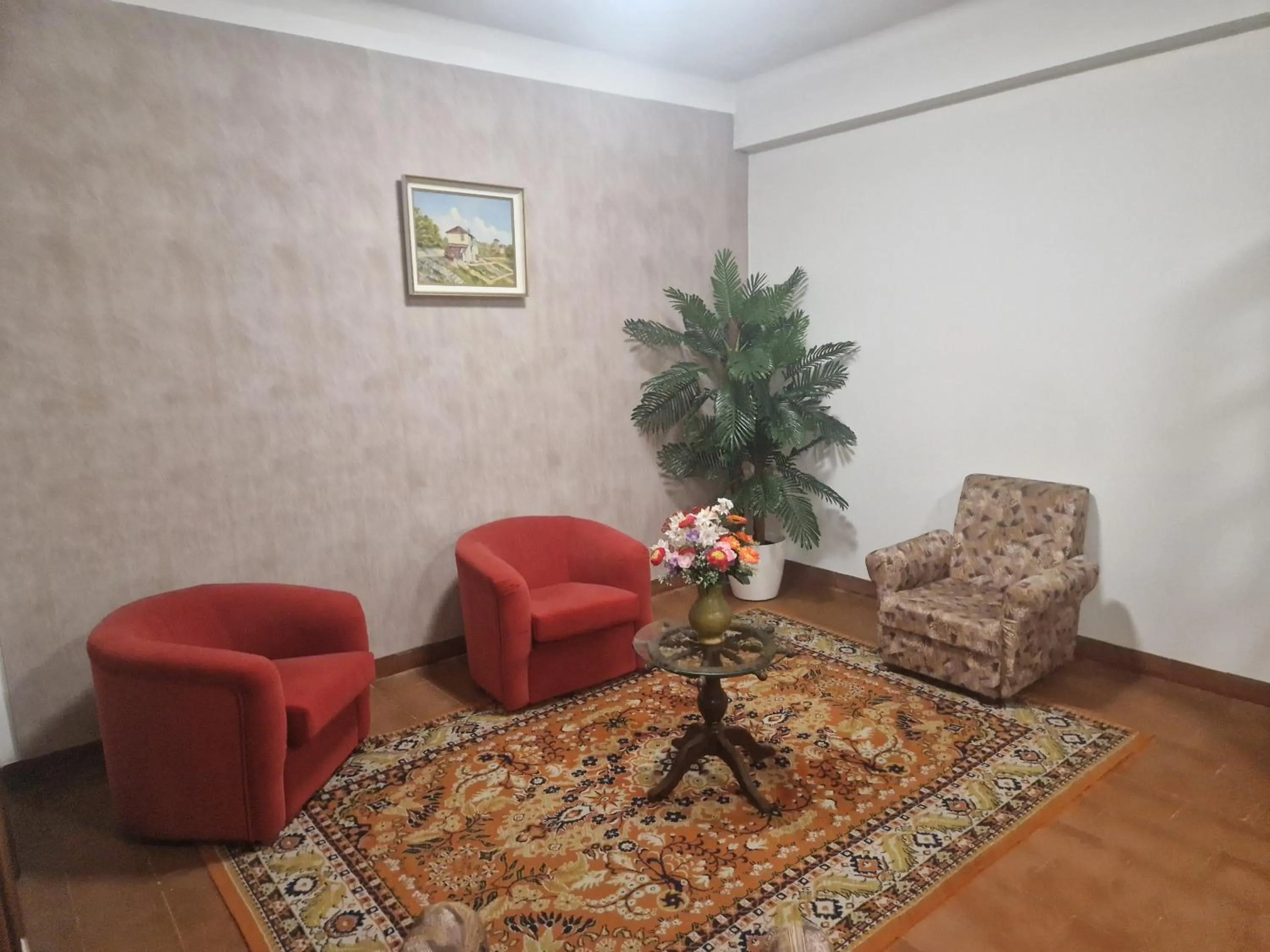 Seating area in Hotel Peninsular