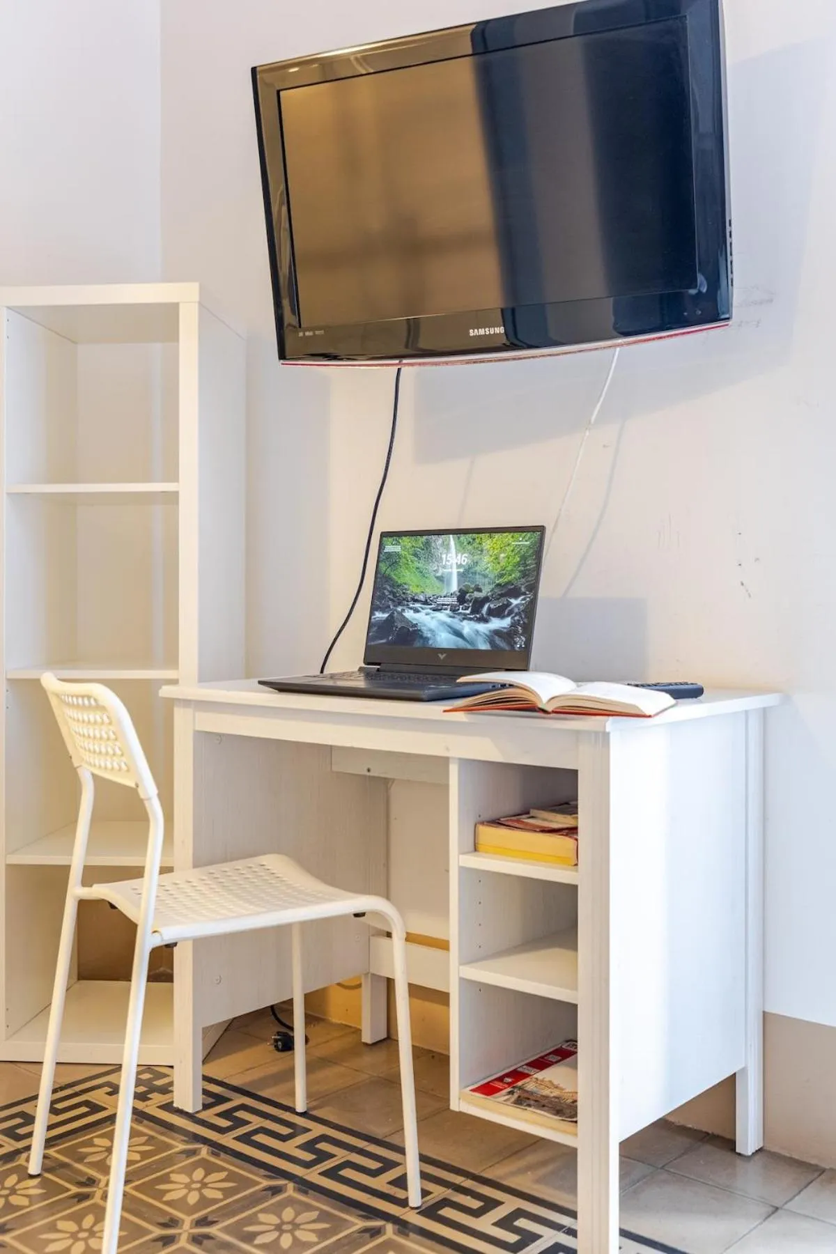 Communal lounge/ TV room in Elephant's Smile B&B