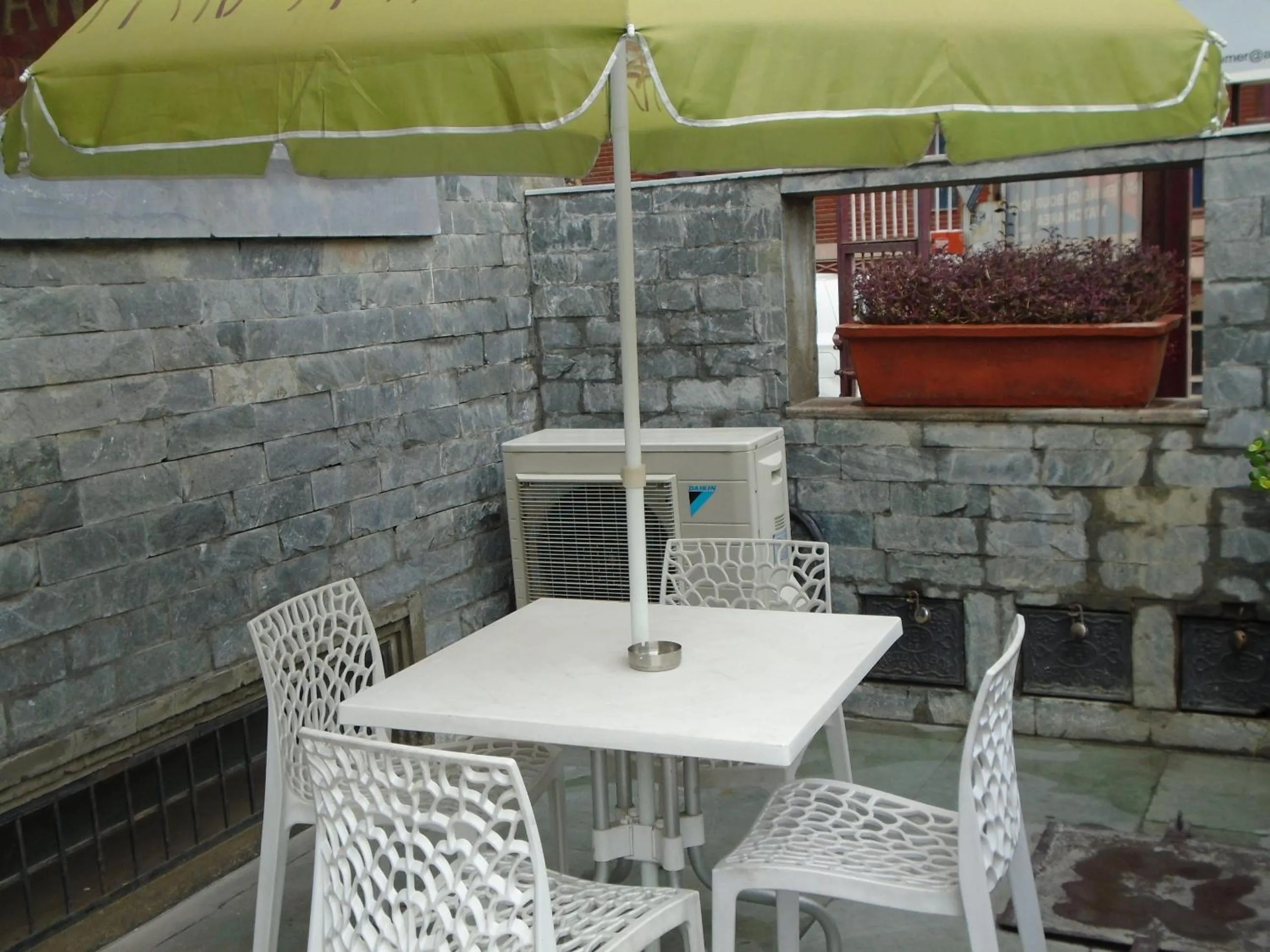 Garden, Restaurant/Places to Eat in Hotel Inn Tawang