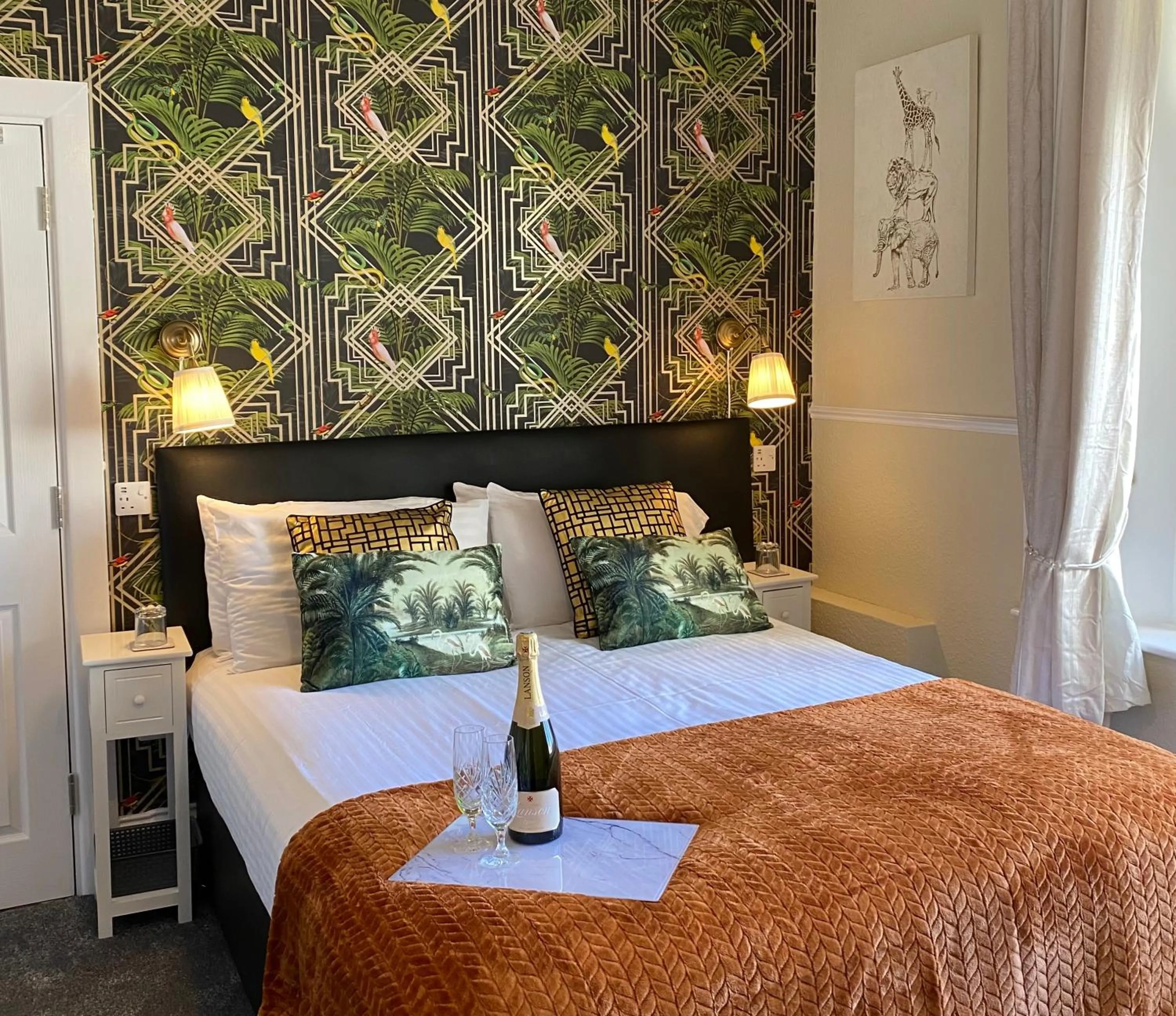 King Room 2 with private bathroom in St John's Guest House