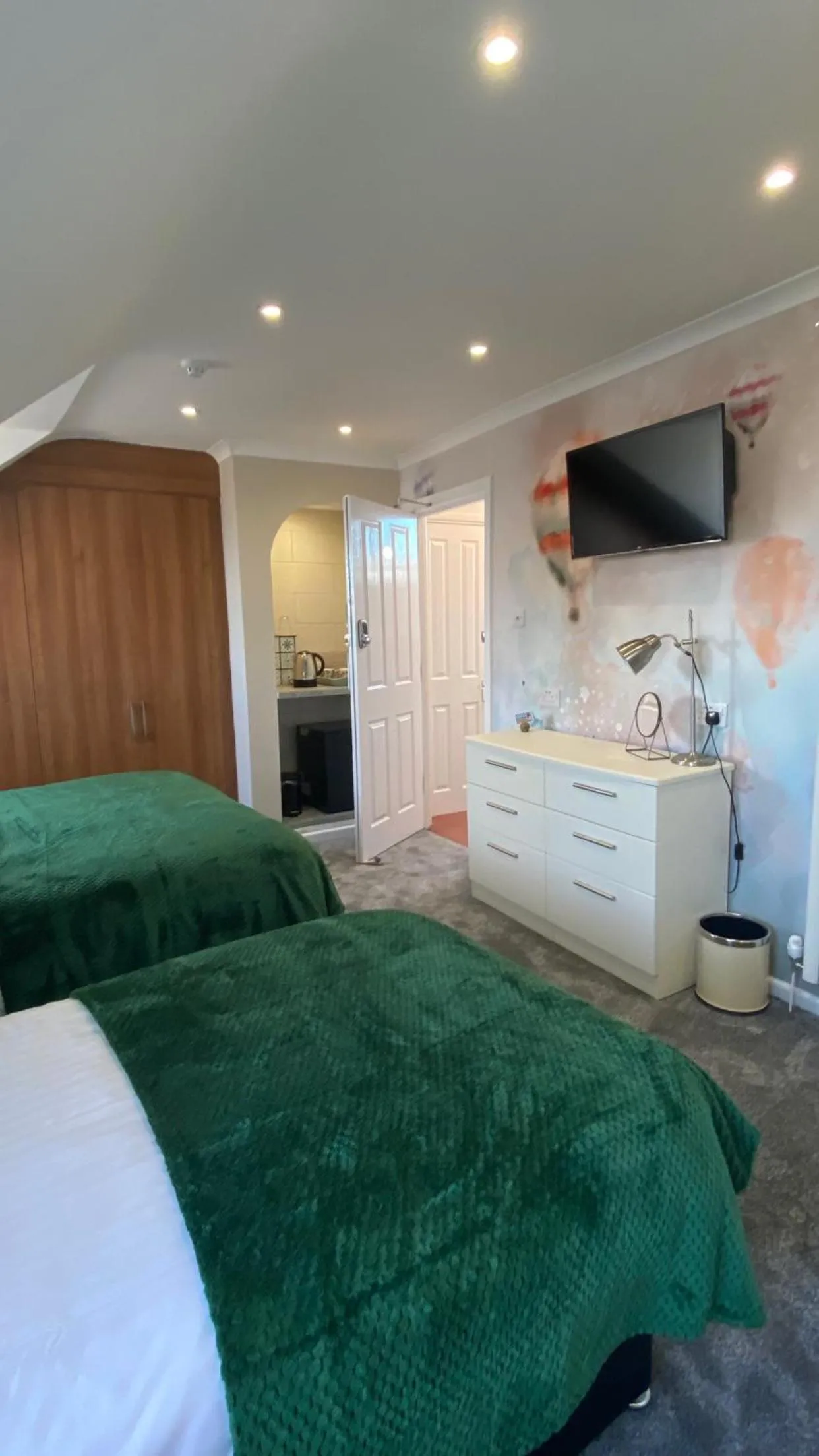  Triple Room with Private Bathroom in St John's Guest House