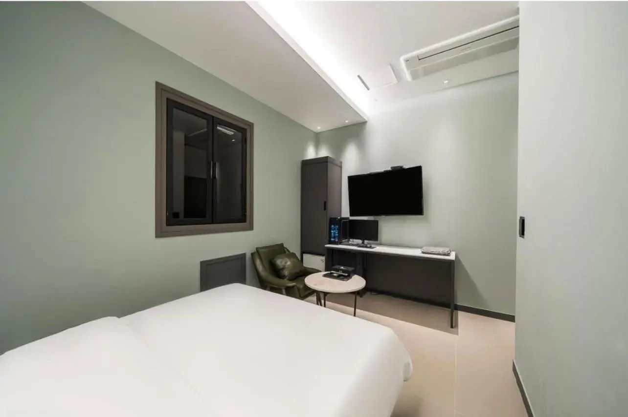 Special Offer Randomly Selected Premium Room at Check in - Late Check-in 20:00 PM in HOTEL MYEONG JAK Special Offer Randomly Selected Premium Room at Check in - Late Check-in 20:00 PM in HOTEL MYEONG JAK