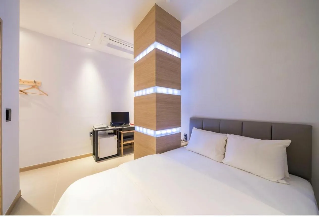 Bed in HOTEL MYEONG JAK