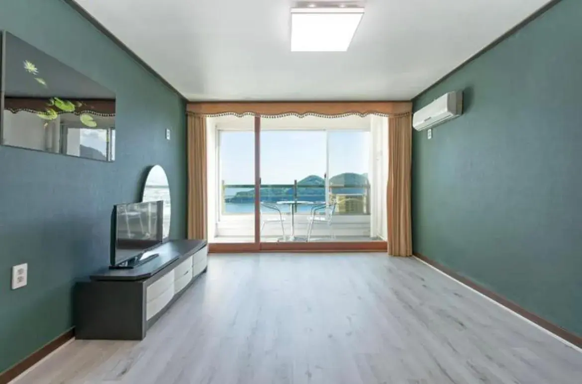 Double Room in Namhae Season Hotel Double Room in Namhae Season Hotel