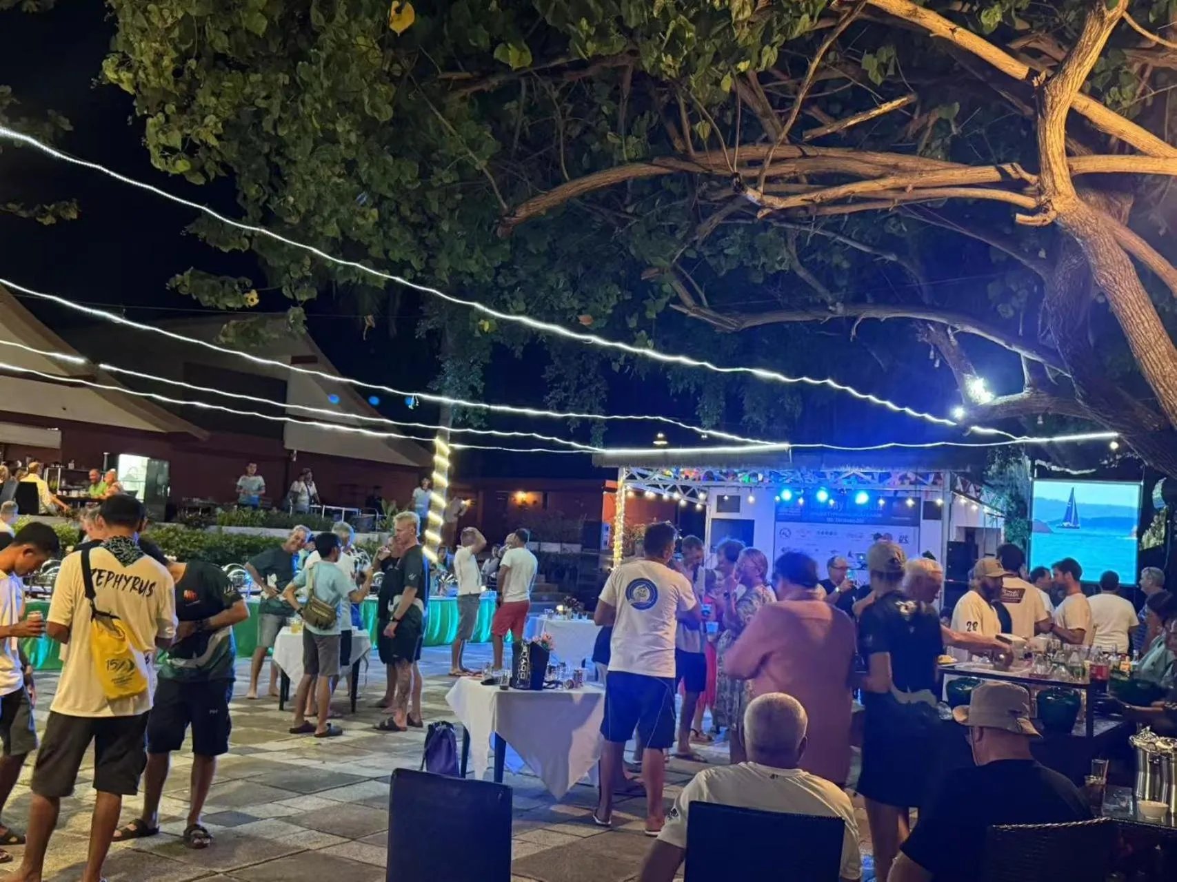 Restaurant/places to eat in Blue Bay Resort - Access to Pool and Beach-Phuket & Krabi