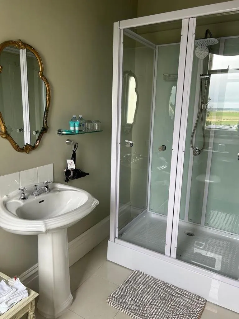 Shower in Convent at Koroit