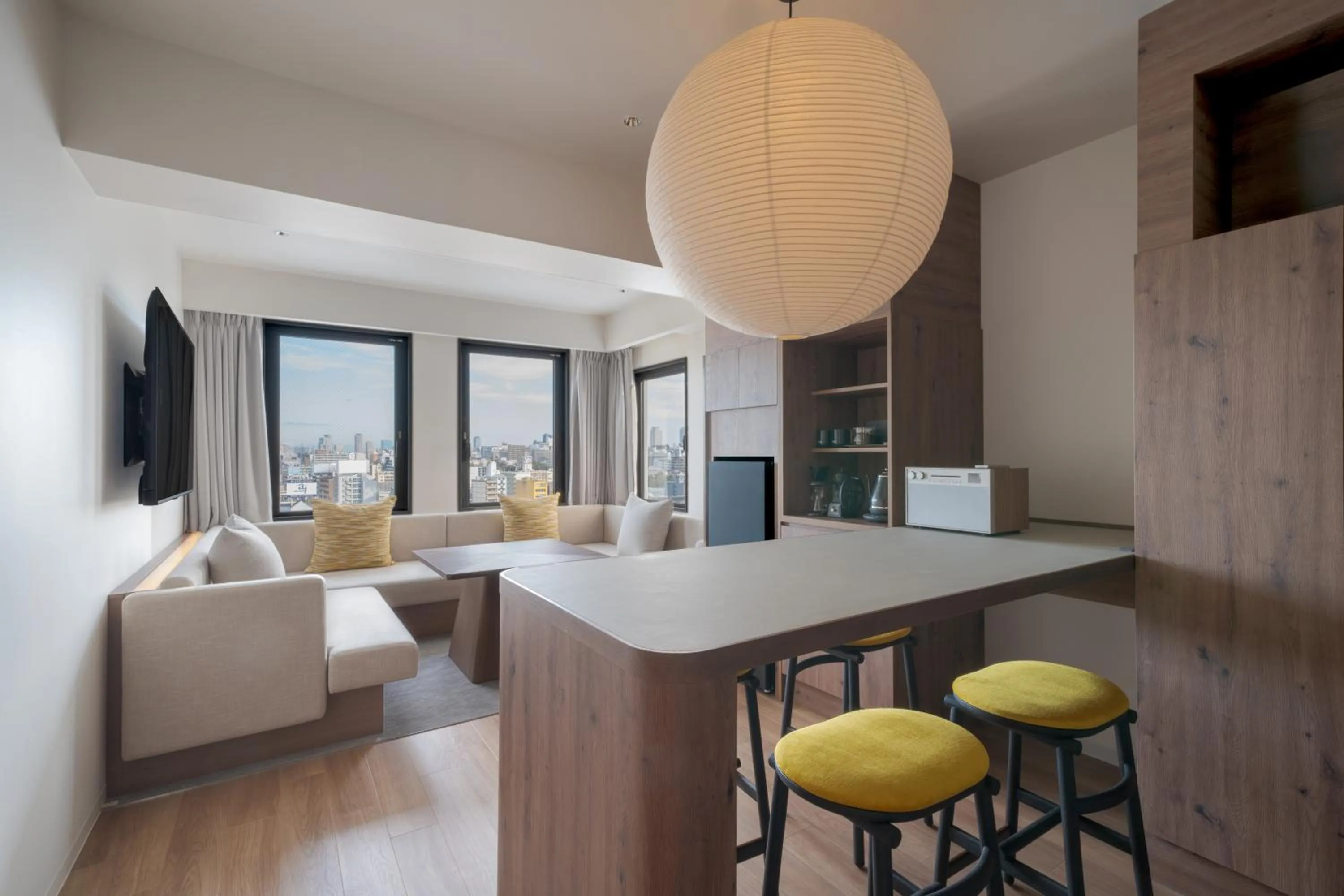 Photo of the whole room in the b osaka-shinsekai