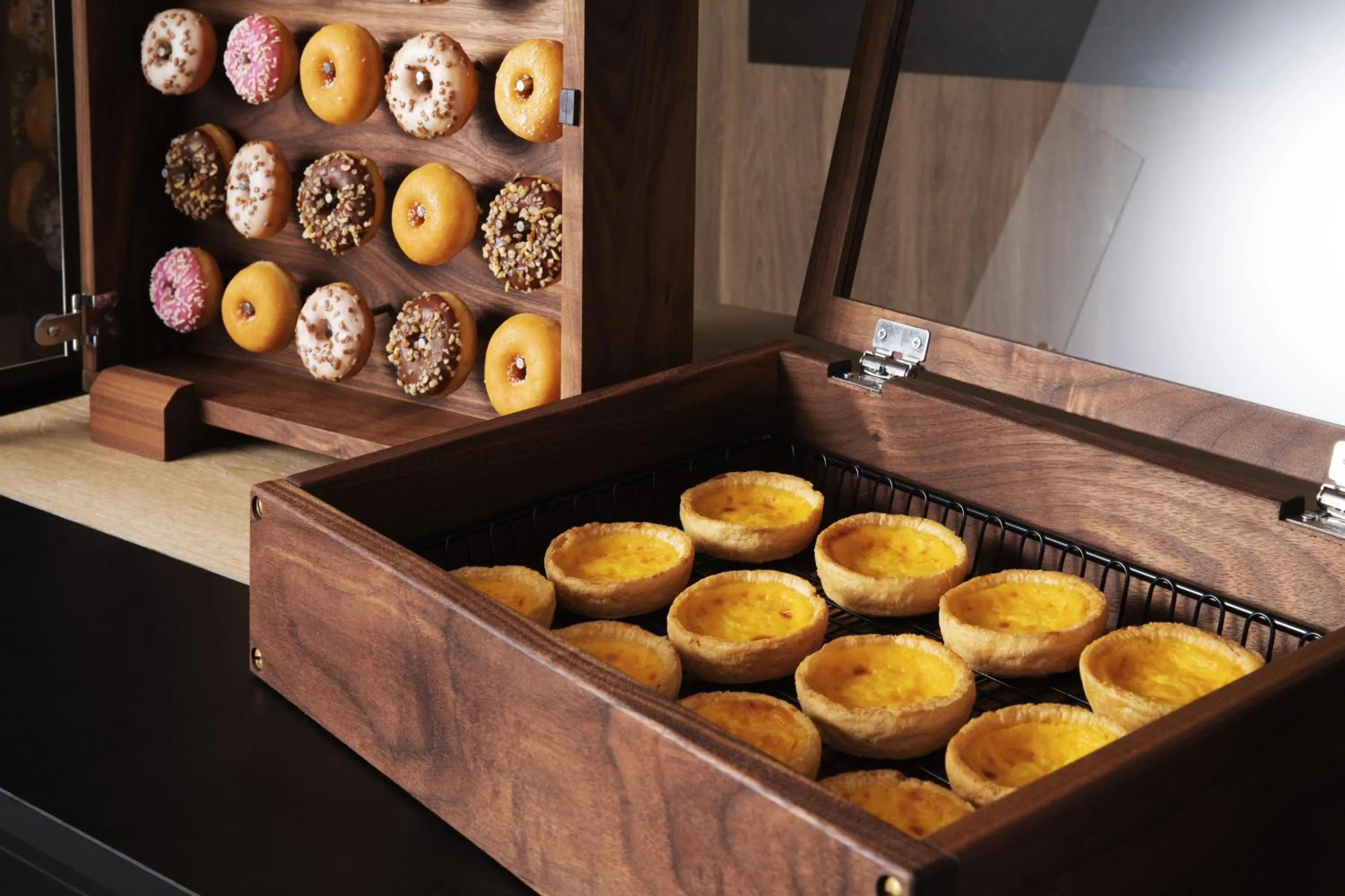 Area and facilities in the b osaka-shinsekai