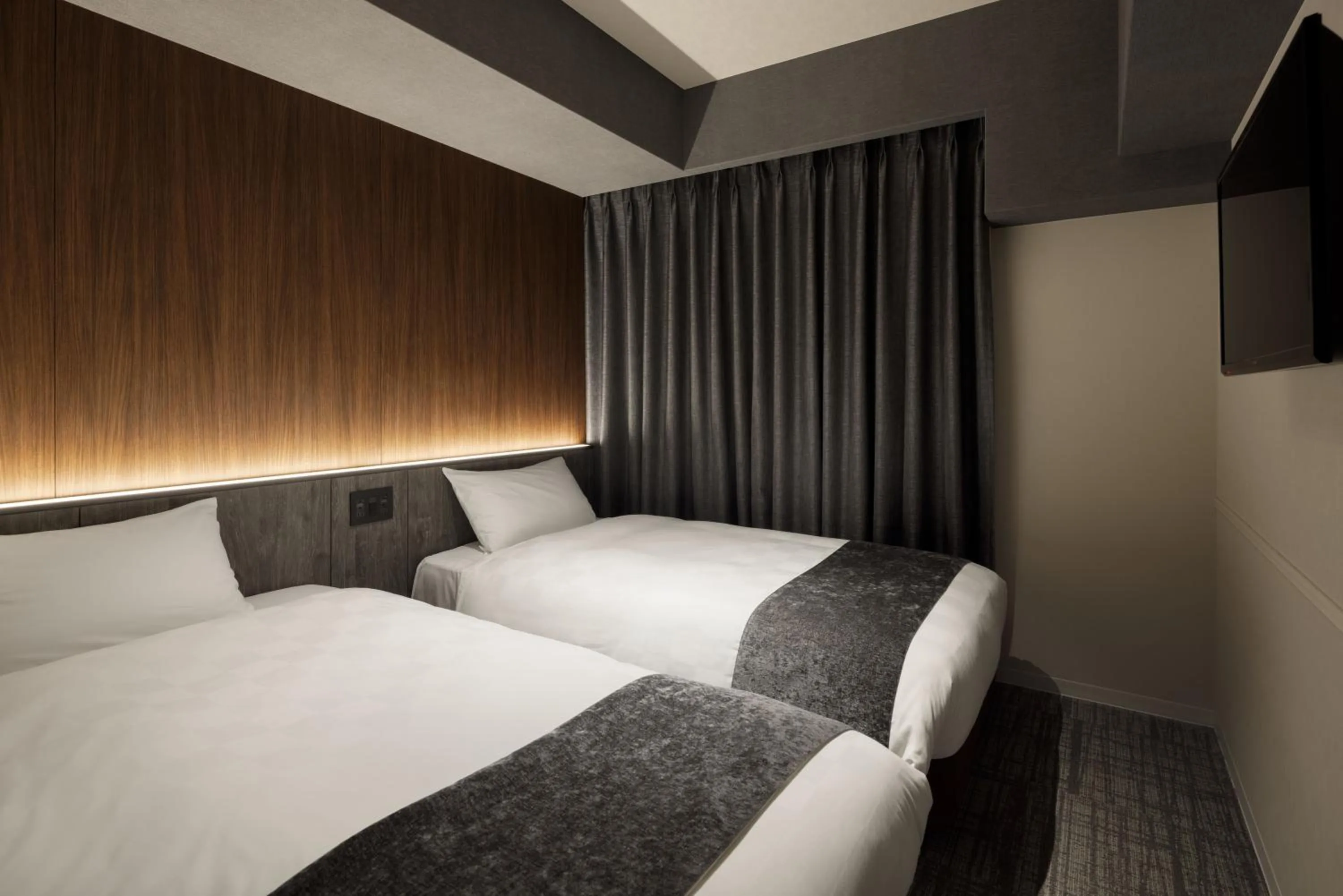 Photo of the whole room, Bed in the b osaka-shinsekai