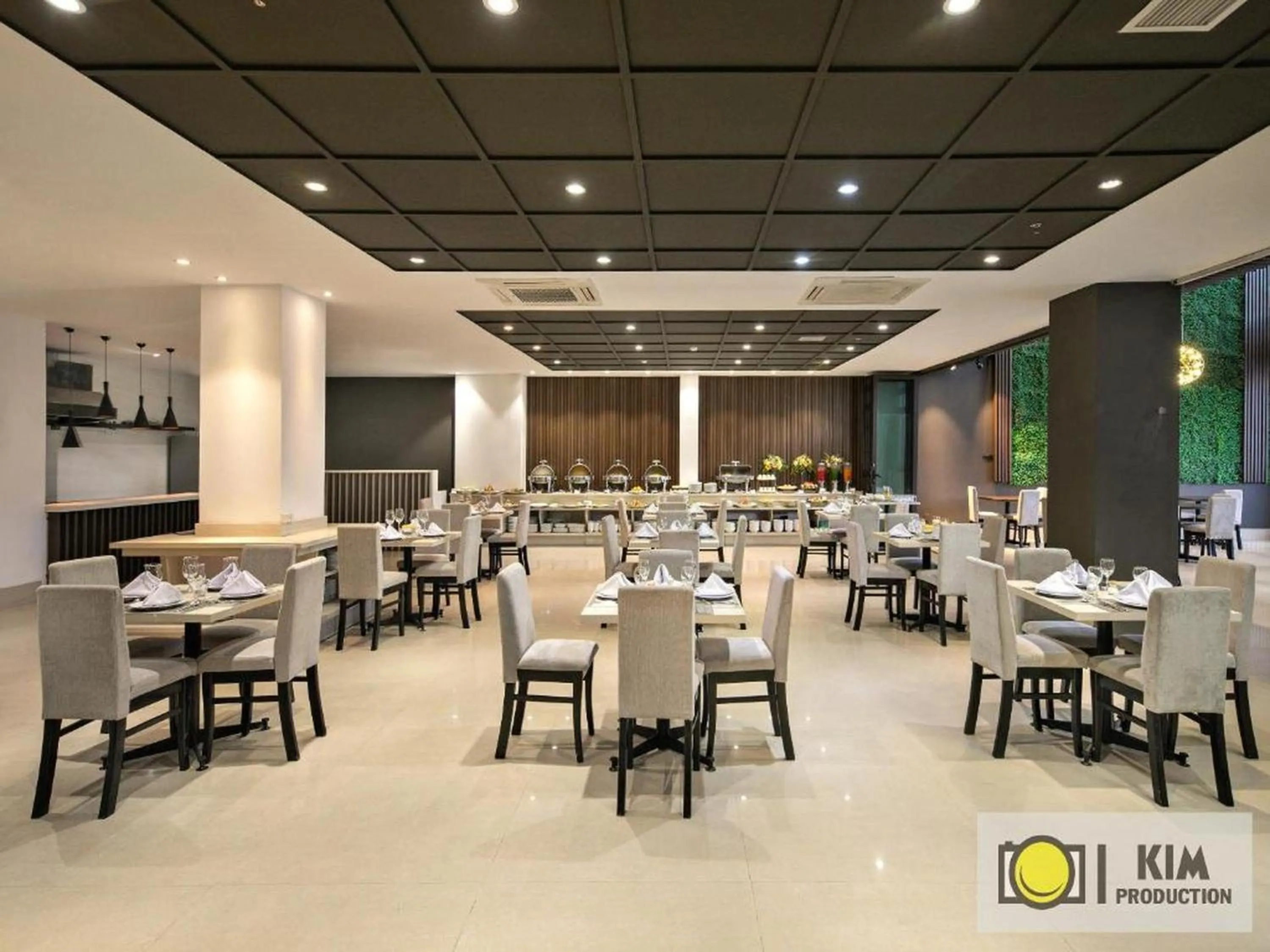 Restaurant/places to eat in Capital O 1200 Salem Riverside Hotel