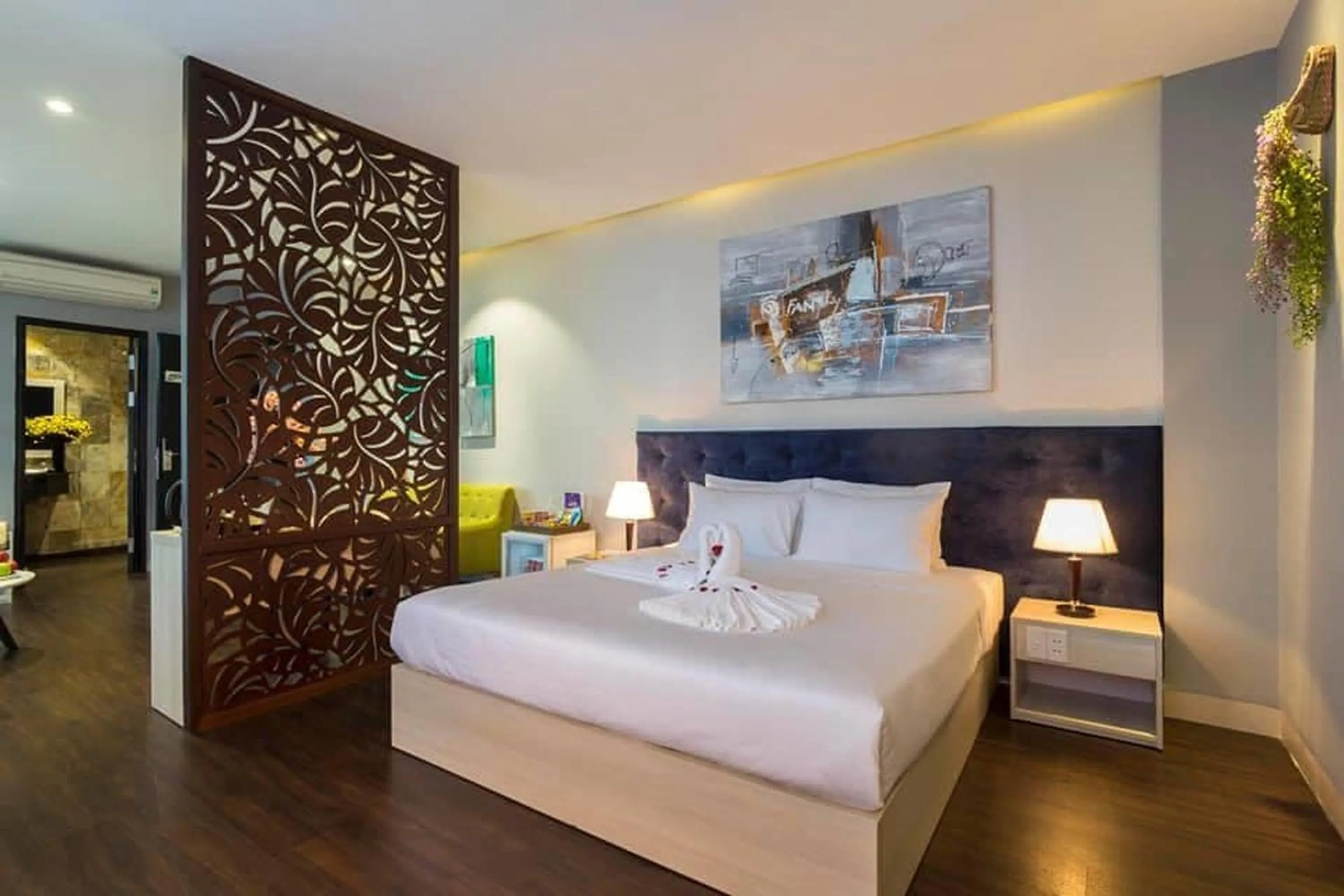 Bedroom, Bed in Capital O 1200 Salem Riverside Hotel