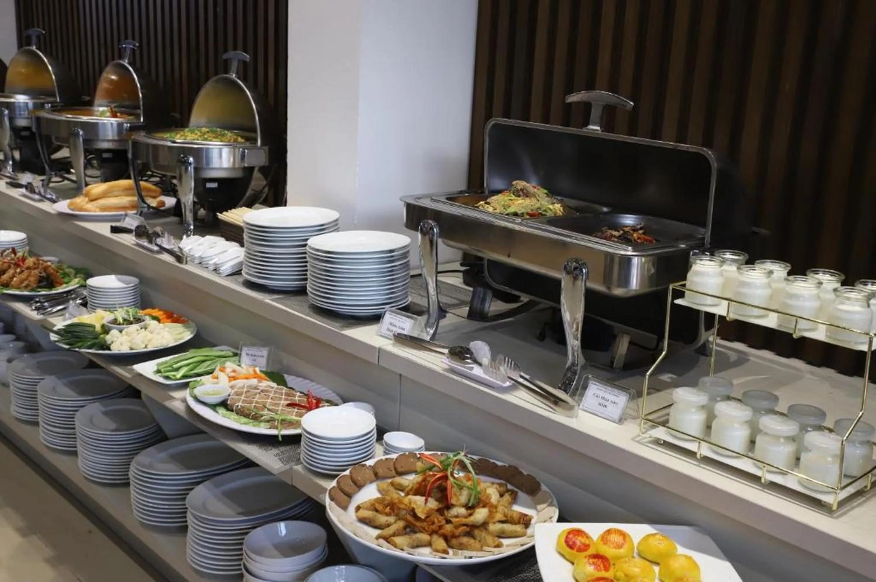 Breakfast in Capital O 1200 Salem Riverside Hotel