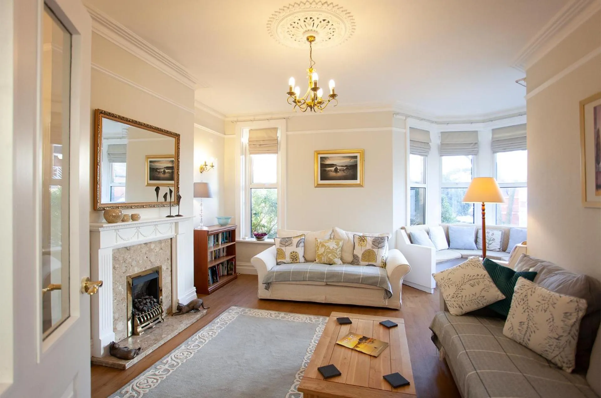 Lounge or bar in The Castleton