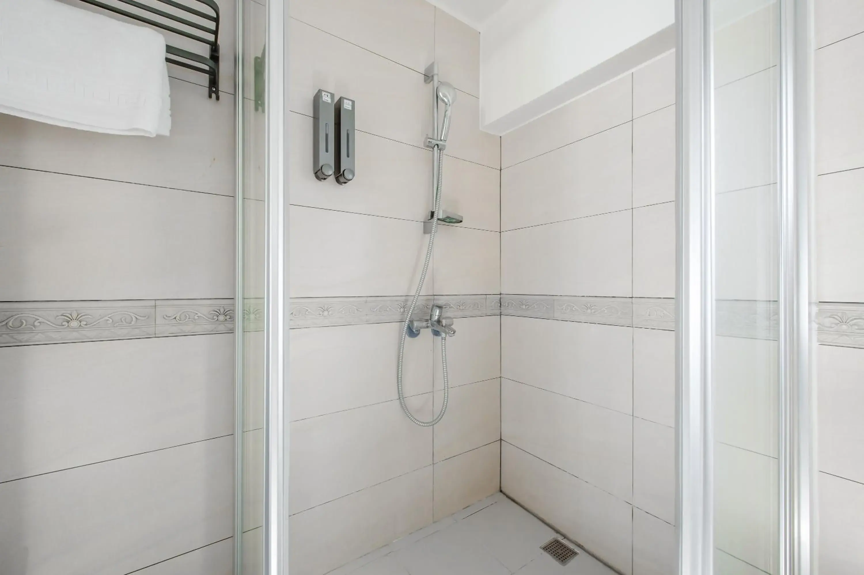 Shower in White House Shower in White House