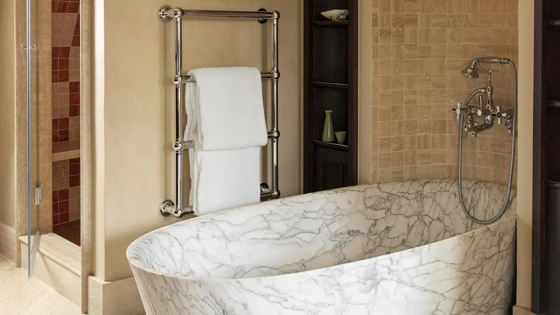 Shower in Hotel Hana Shower in Hotel Hana