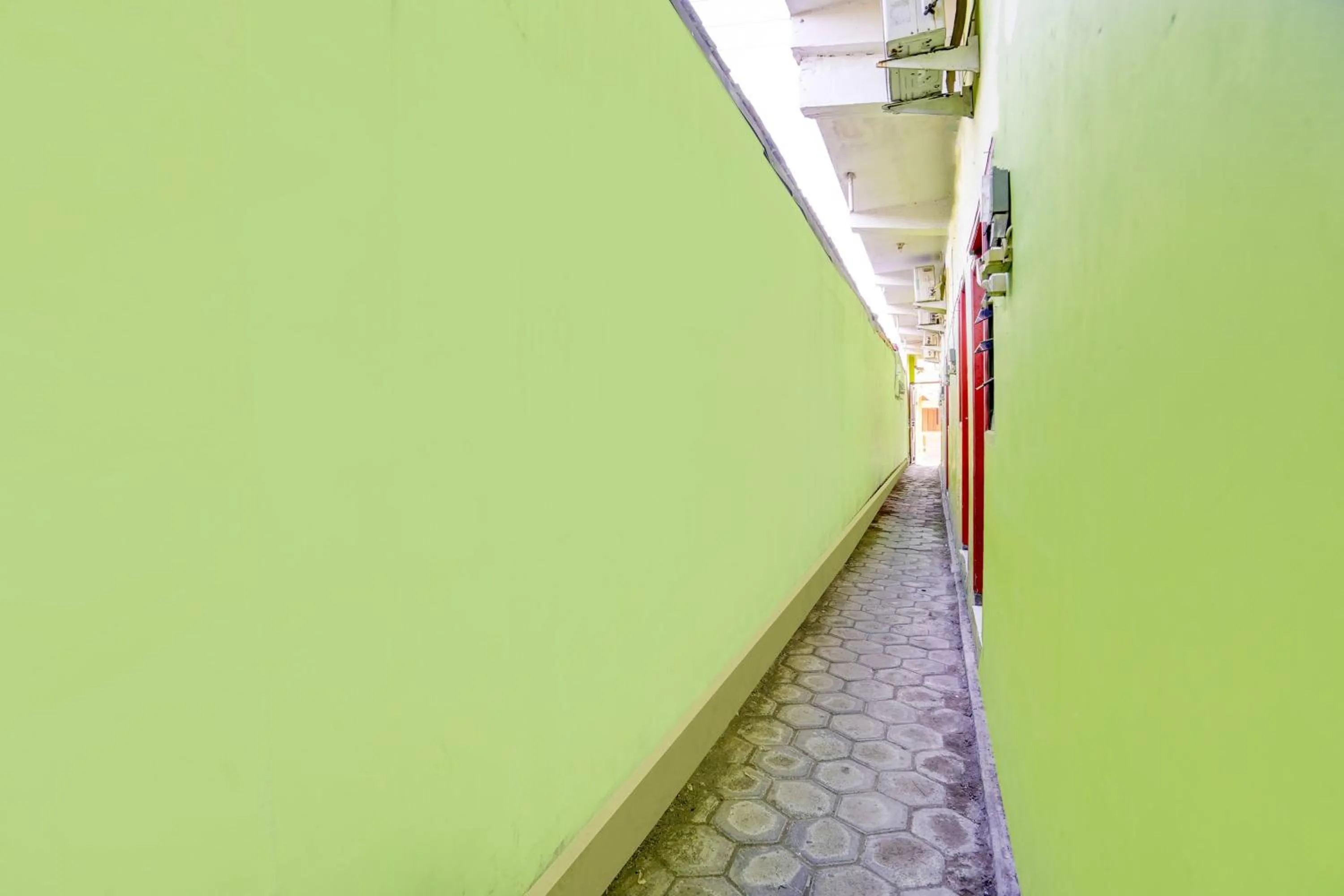 Area and facilities in OYO Life 93061 Kost Vicky Syariah