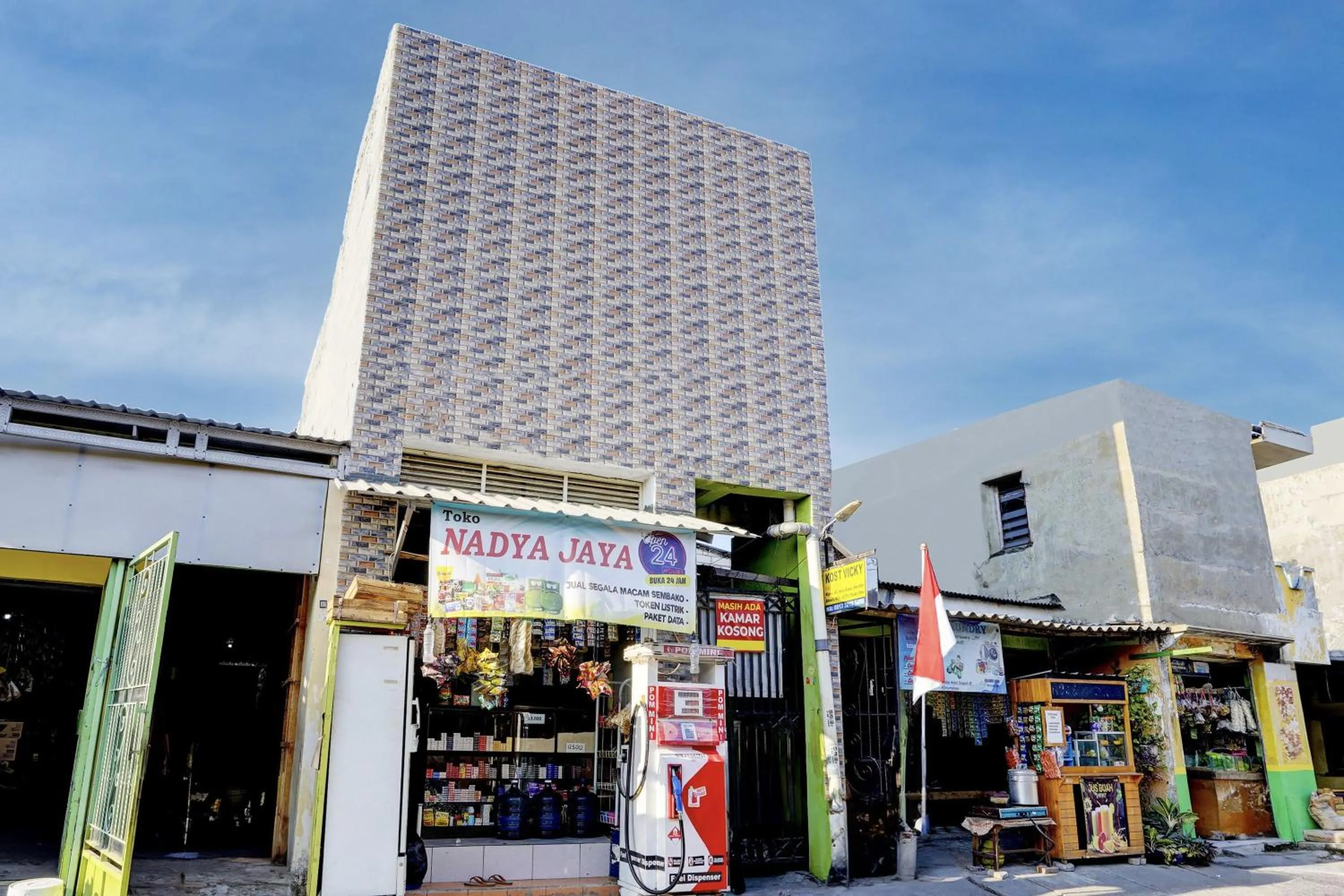 Property building in OYO Life 93061 Kost Vicky Syariah