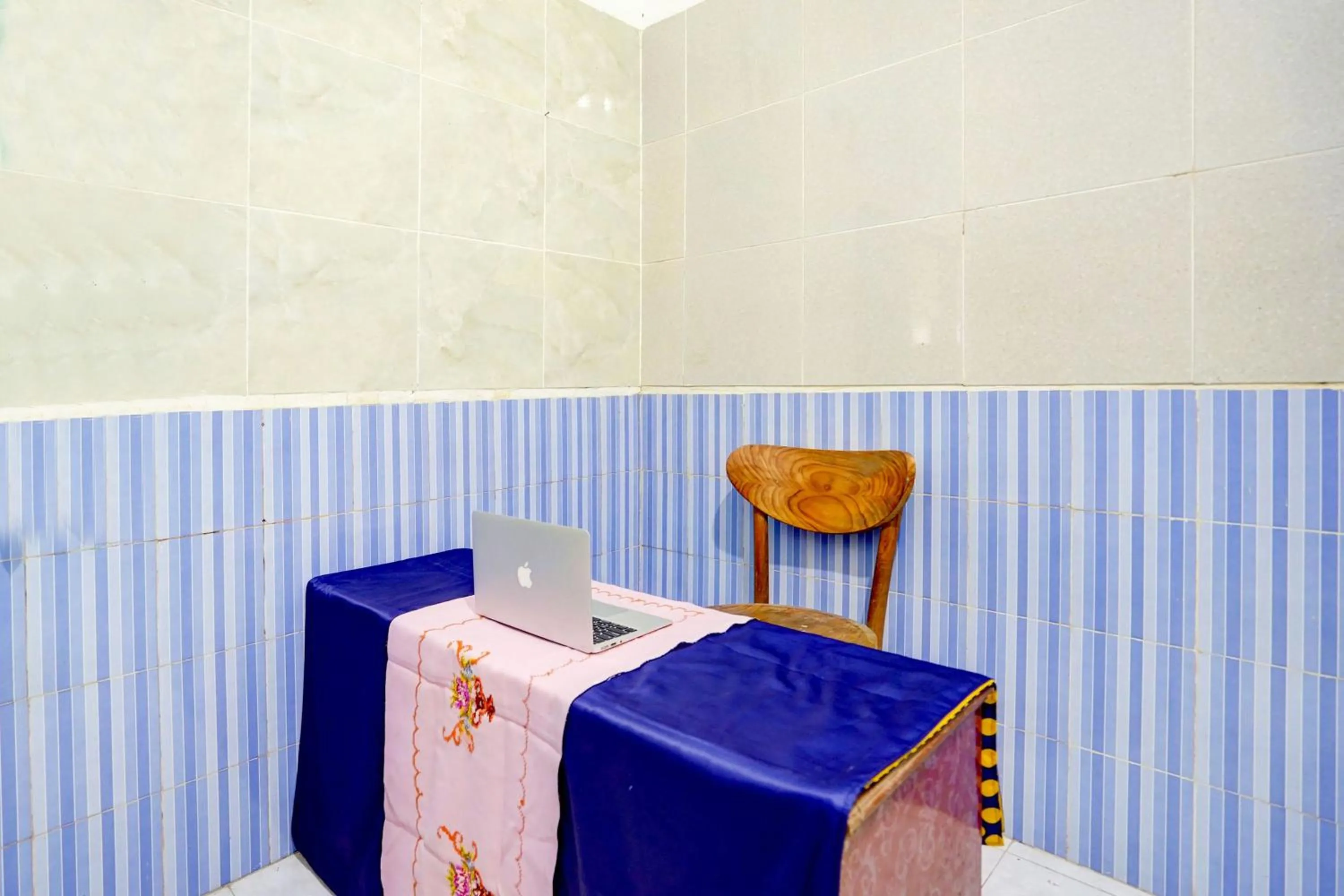 Lobby or reception in OYO Life 93061 Kost Vicky Syariah