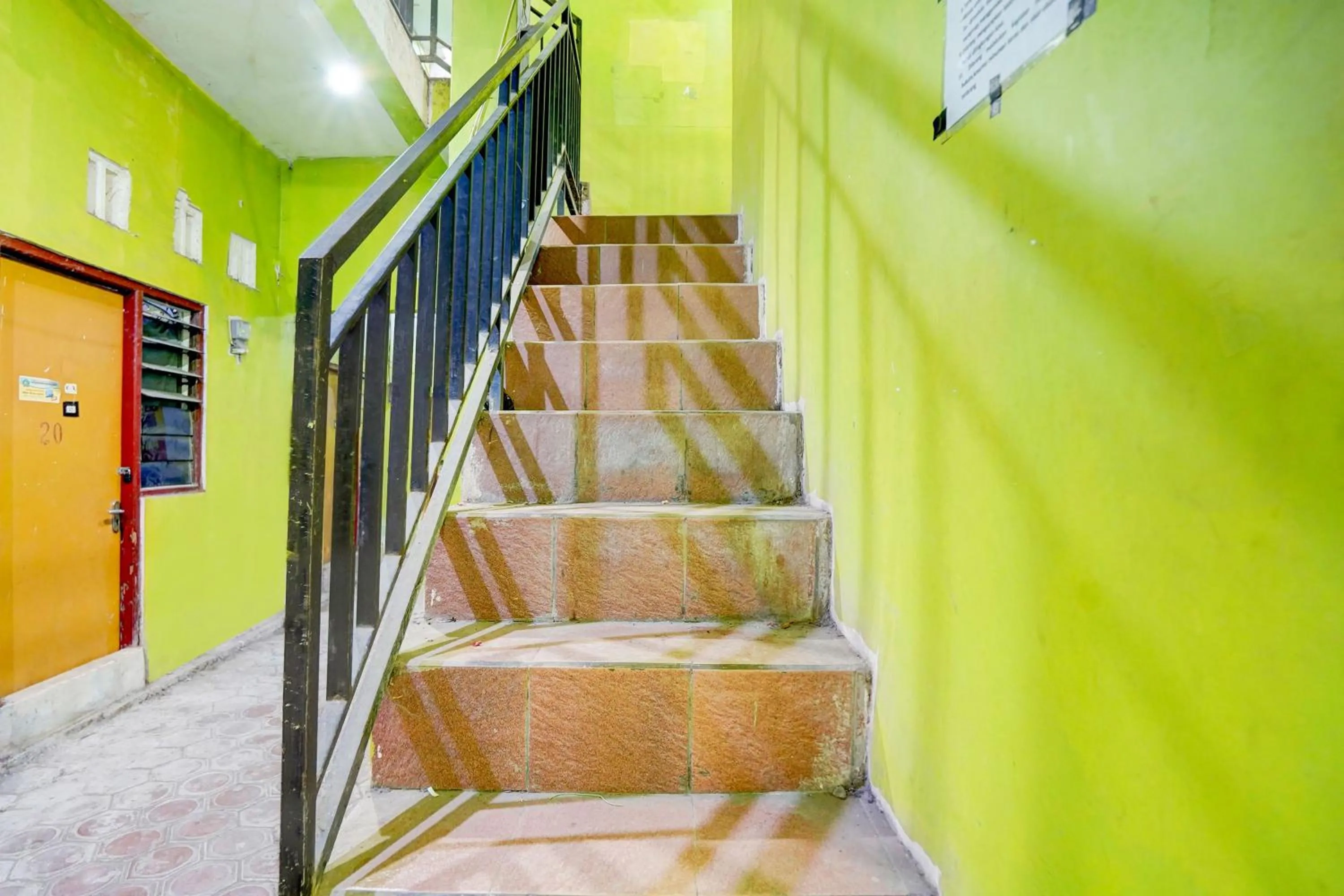 Area and facilities in OYO Life 93061 Kost Vicky Syariah