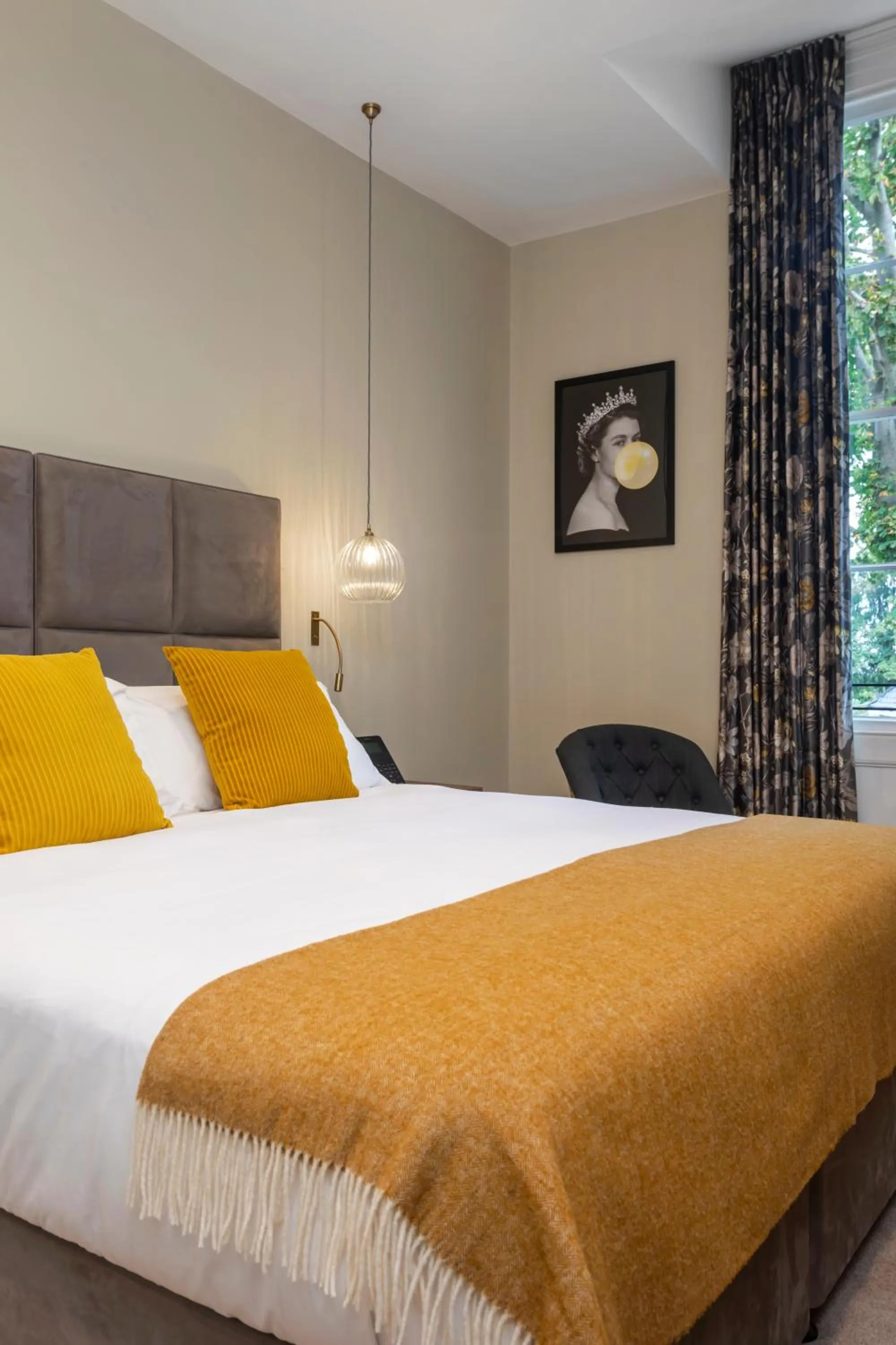 Bed in The Queen's Inn