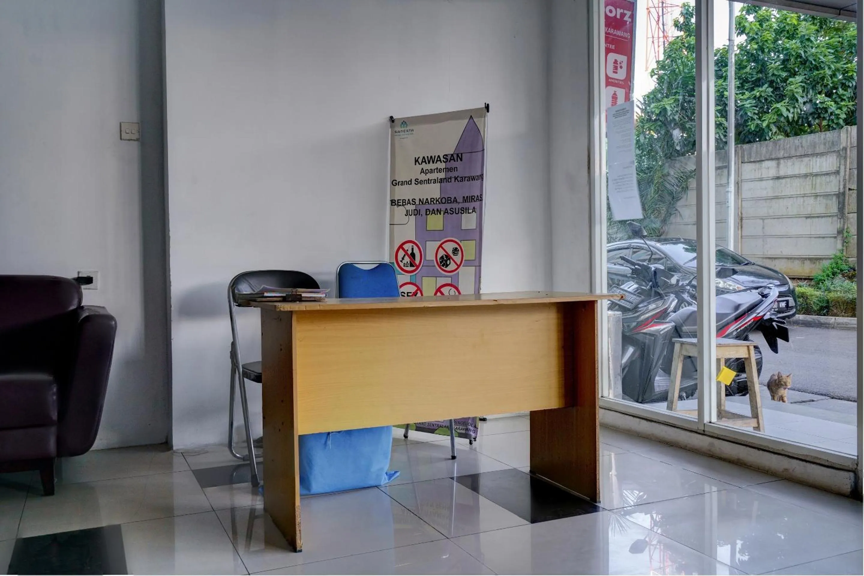 Lobby or reception in OYO Life 92889 Apartement Grand Sentraland Karawang By A.t Room
