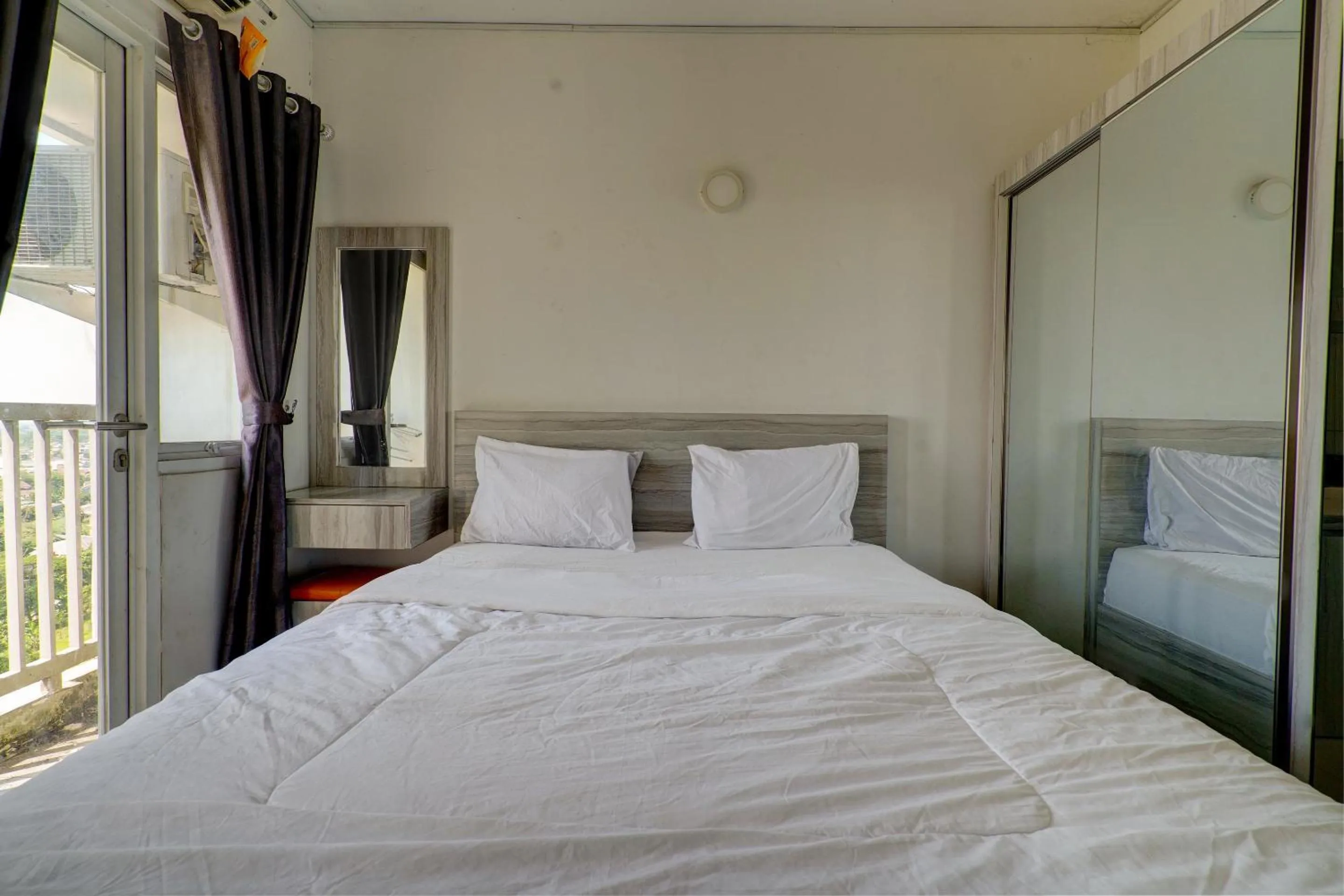 Bedroom, Bed in OYO Life 92889 Apartement Grand Sentraland Karawang By A.t Room