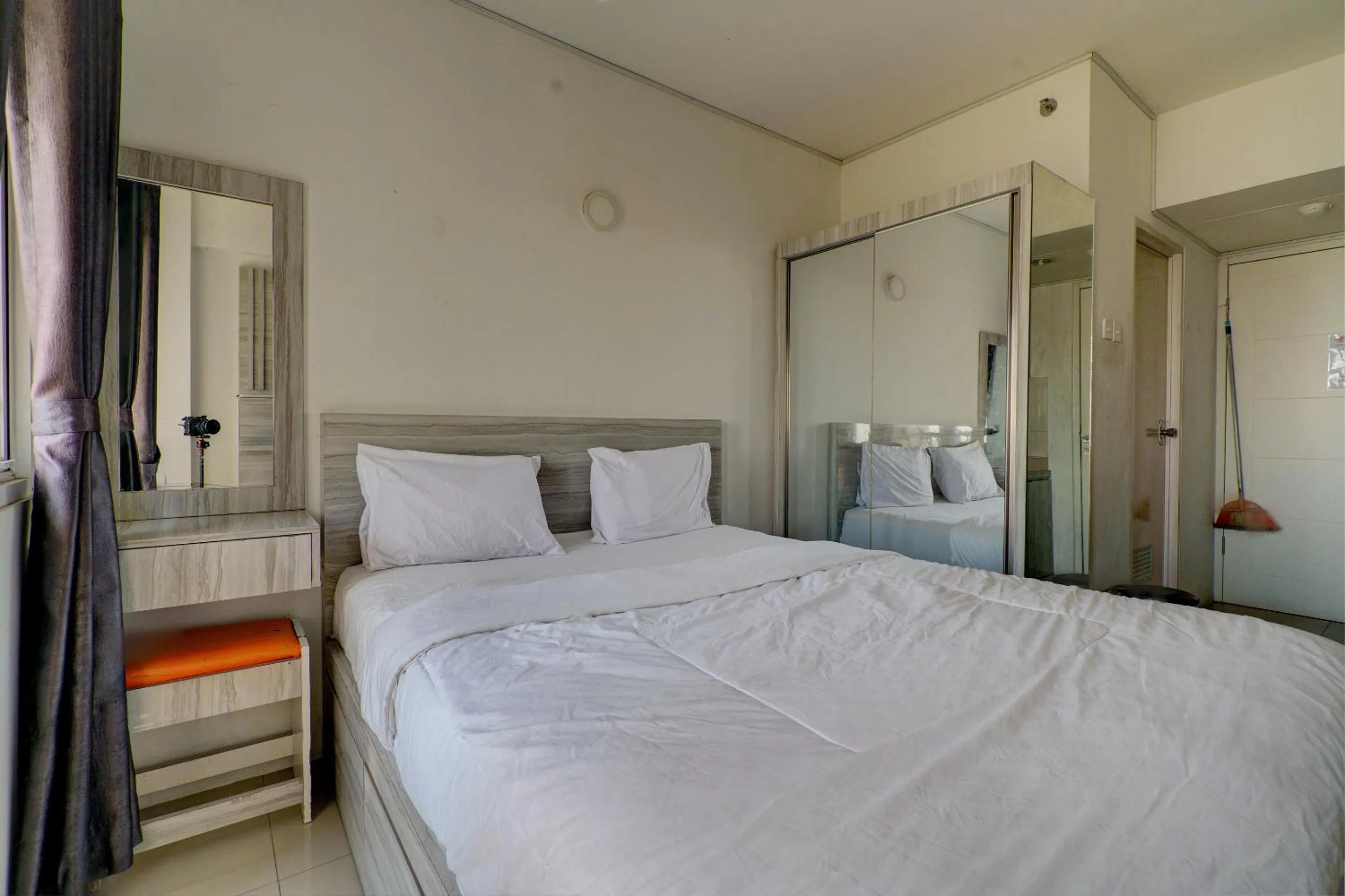 Bedroom, Bed in OYO Life 92889 Apartement Grand Sentraland Karawang By A.t Room