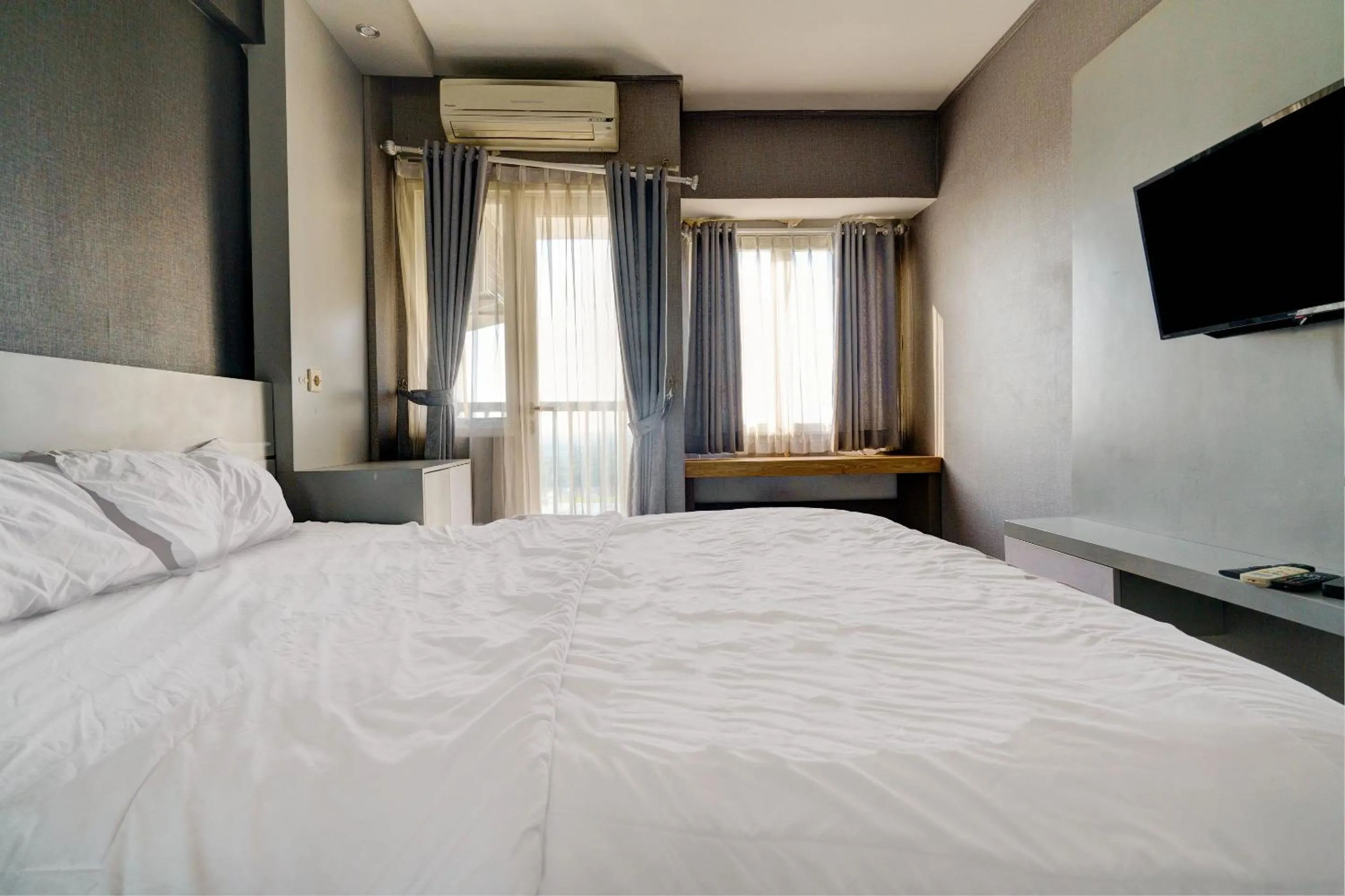 Bedroom, Bed in OYO Life 92889 Apartement Grand Sentraland Karawang By A.t Room