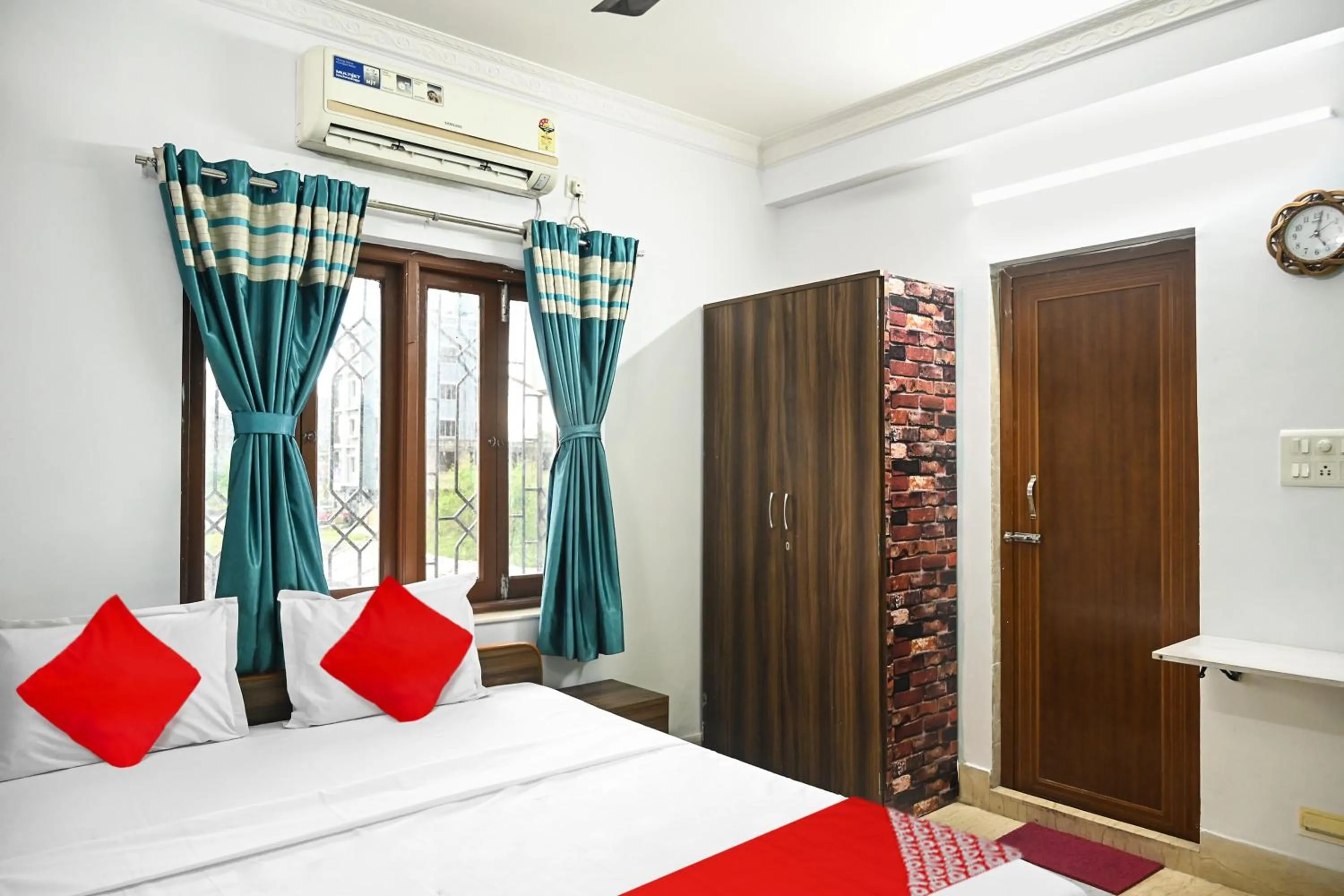 Bedroom, Bed in Hotel O Shraddha Residency 2