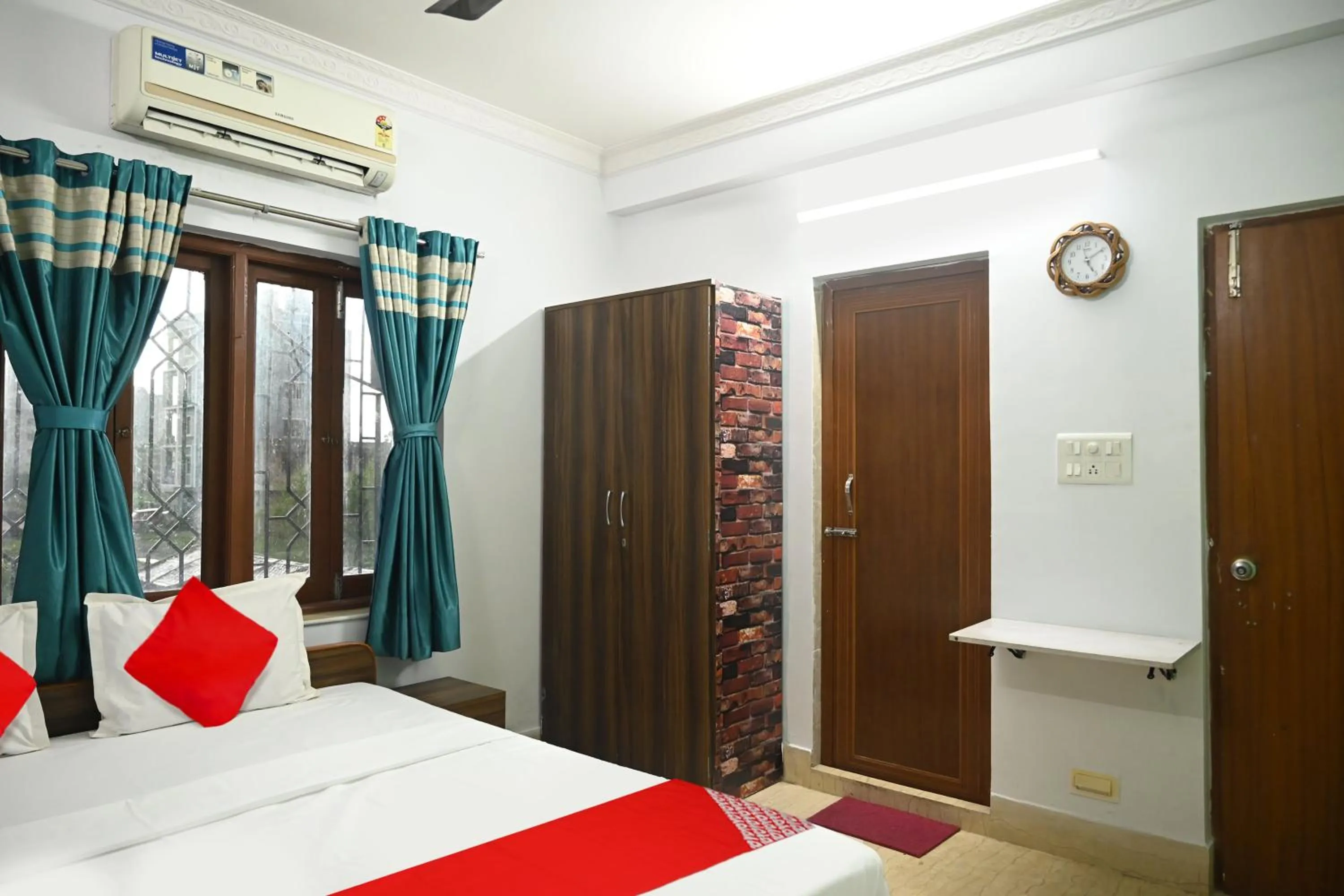 Bedroom, Bed in Hotel O Shraddha Residency 2