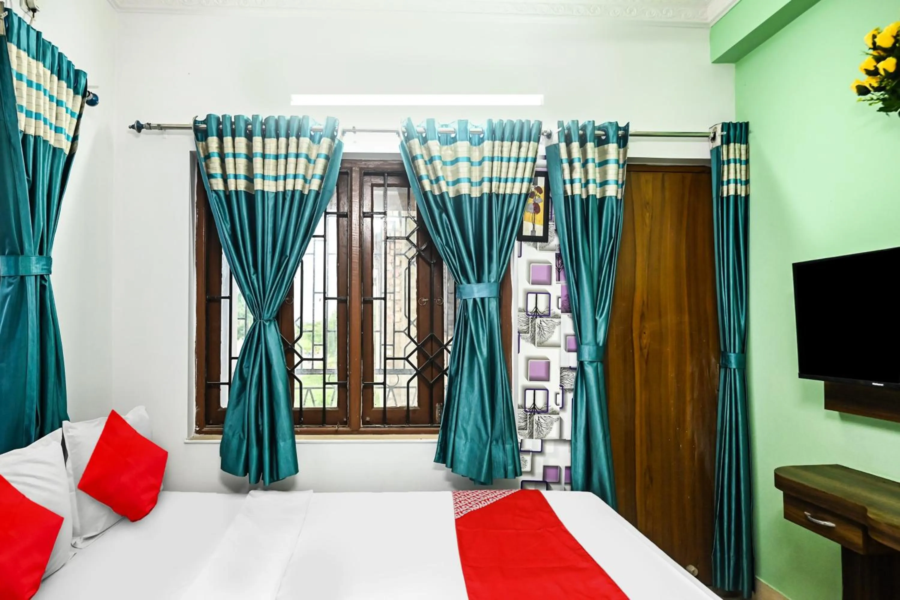 Bedroom, Bed in Hotel O Shraddha Residency 2
