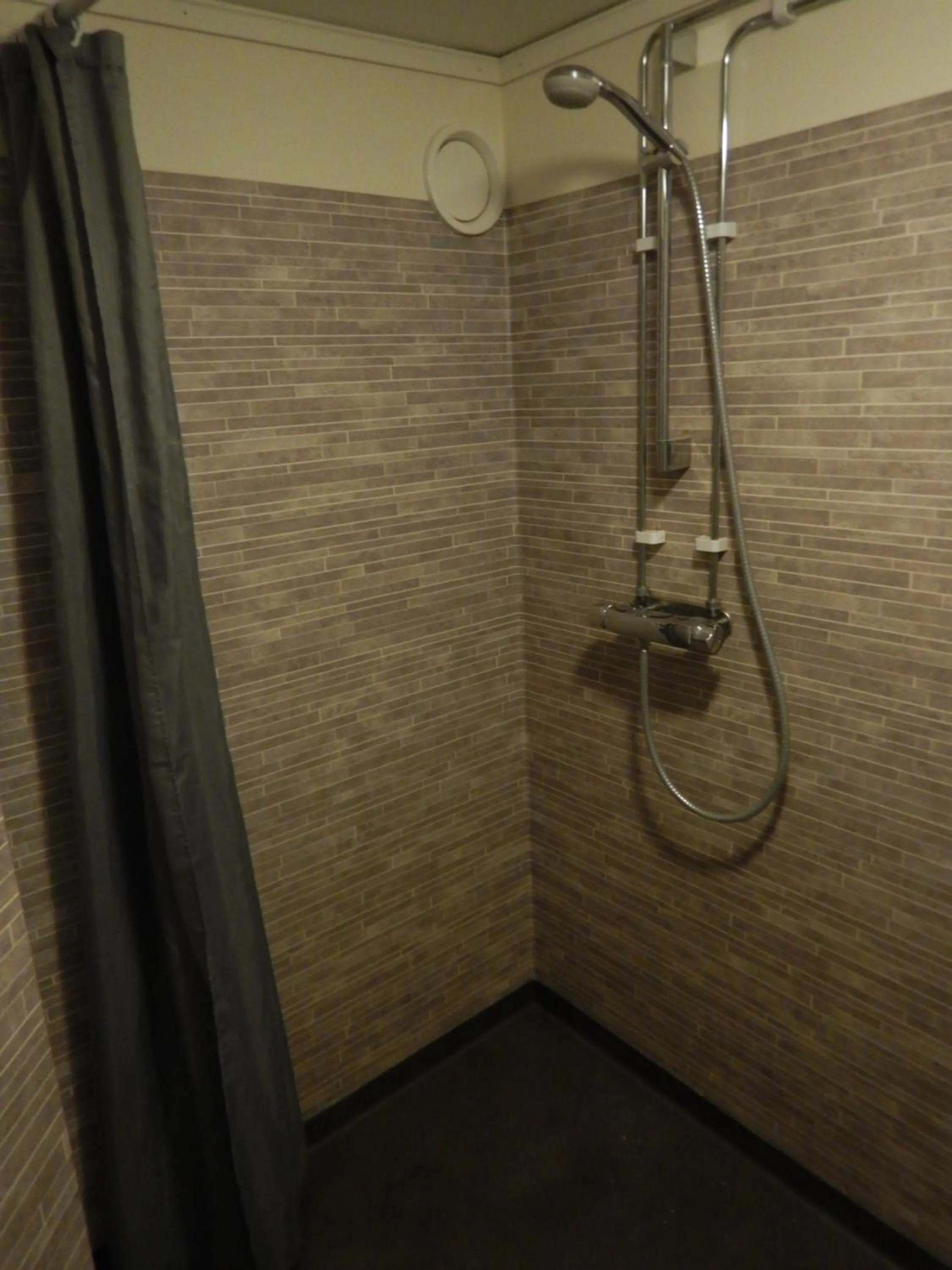 Shower in Jokkmokks Vandrarhem Åsgård