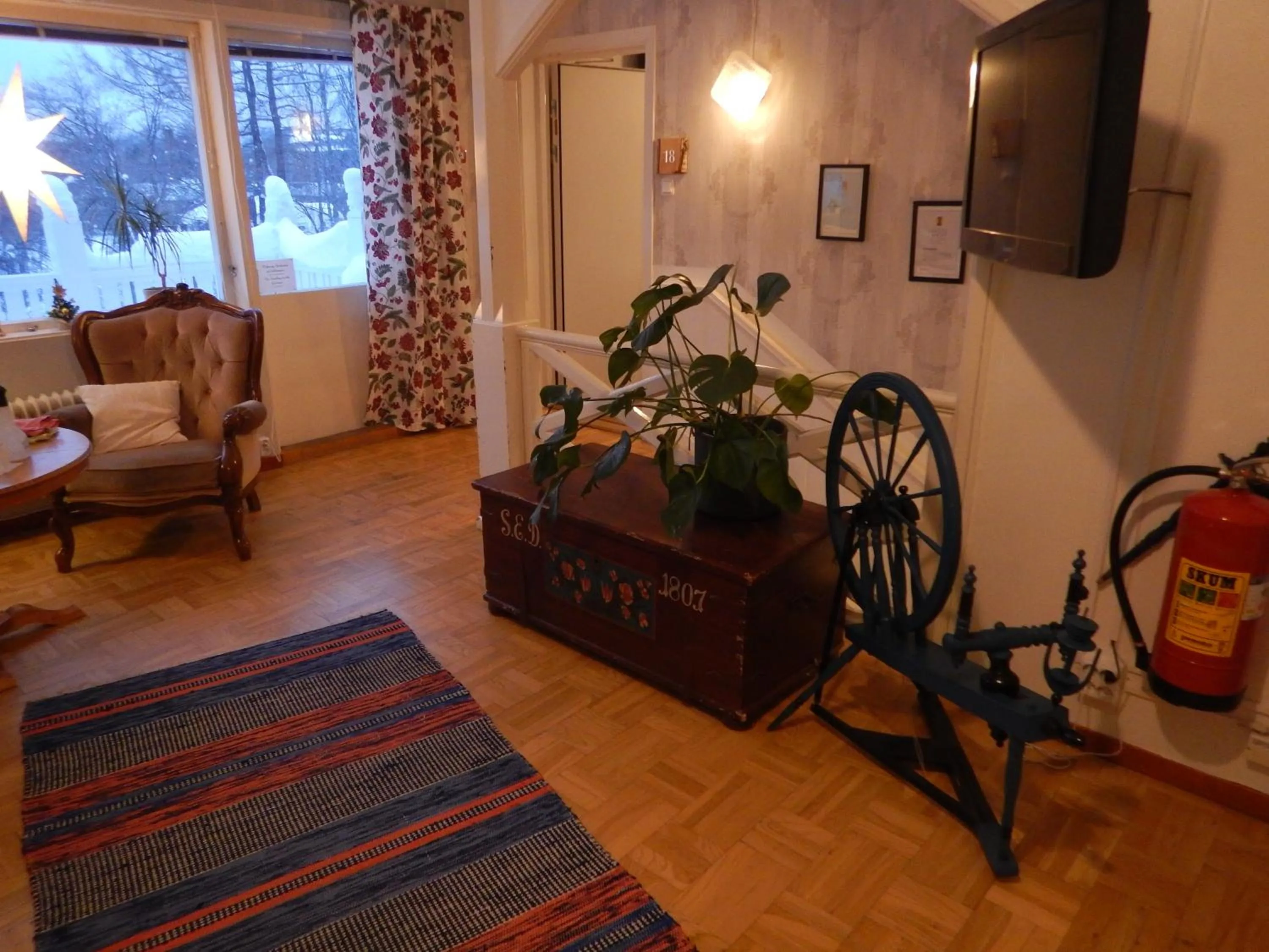 Communal lounge/ TV room in Jokkmokks Vandrarhem Åsgård