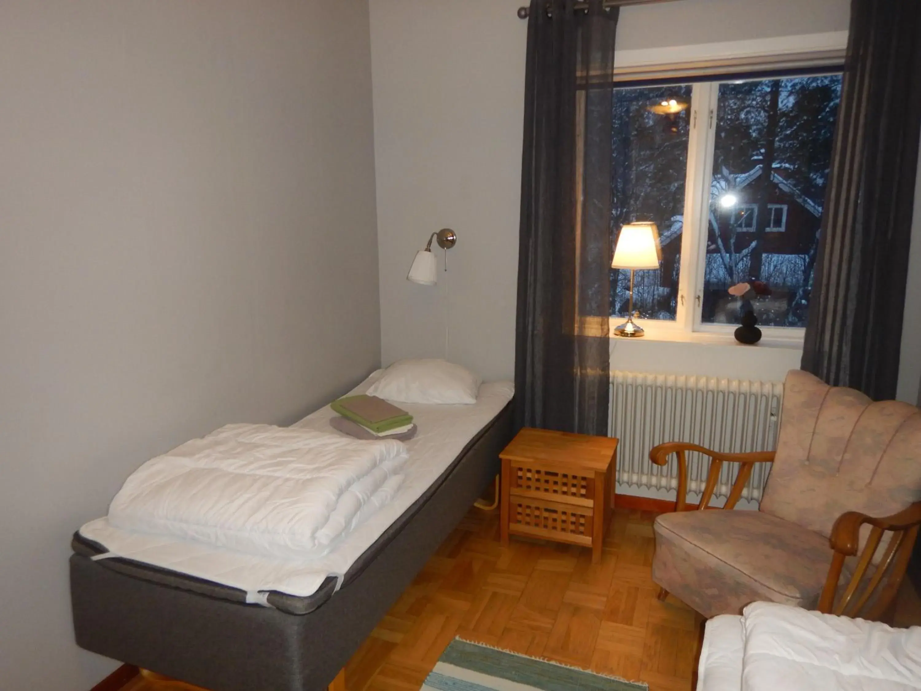 Double Room in Jokkmokks Vandrarhem Åsgård Double Room in Jokkmokks Vandrarhem Åsgård