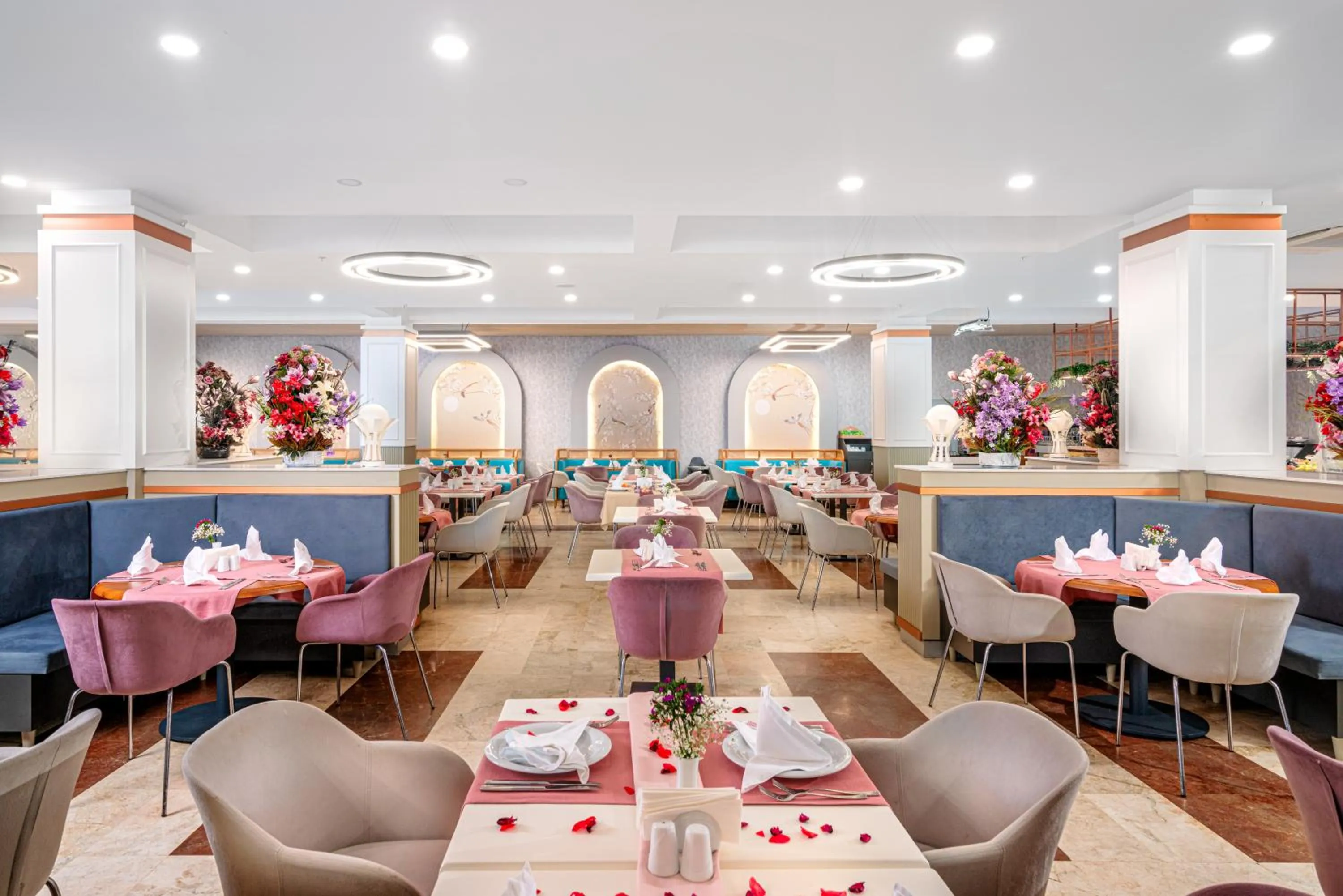 Restaurant/places to eat in Side Story Resort & Spa