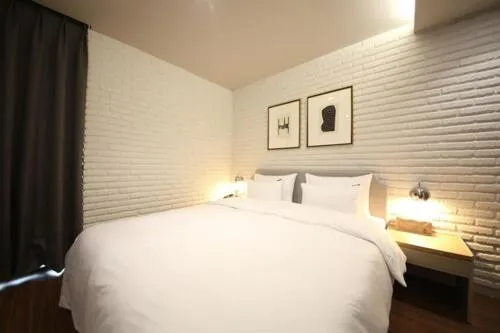 Bed in Brown Dot Hotel Sajik Baseball Stadium