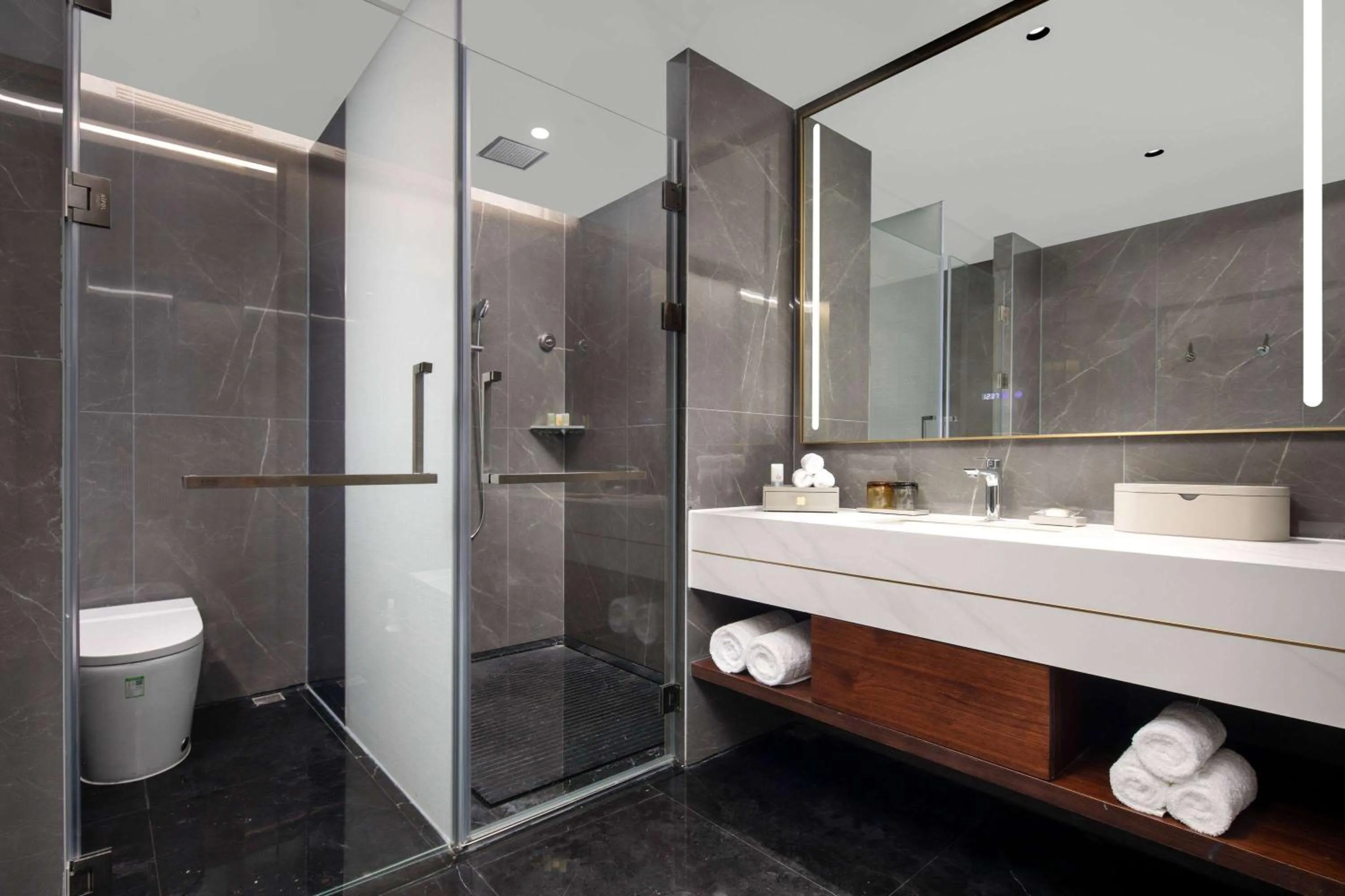 TV and multimedia in Ramada by Wyndham Taizhou West