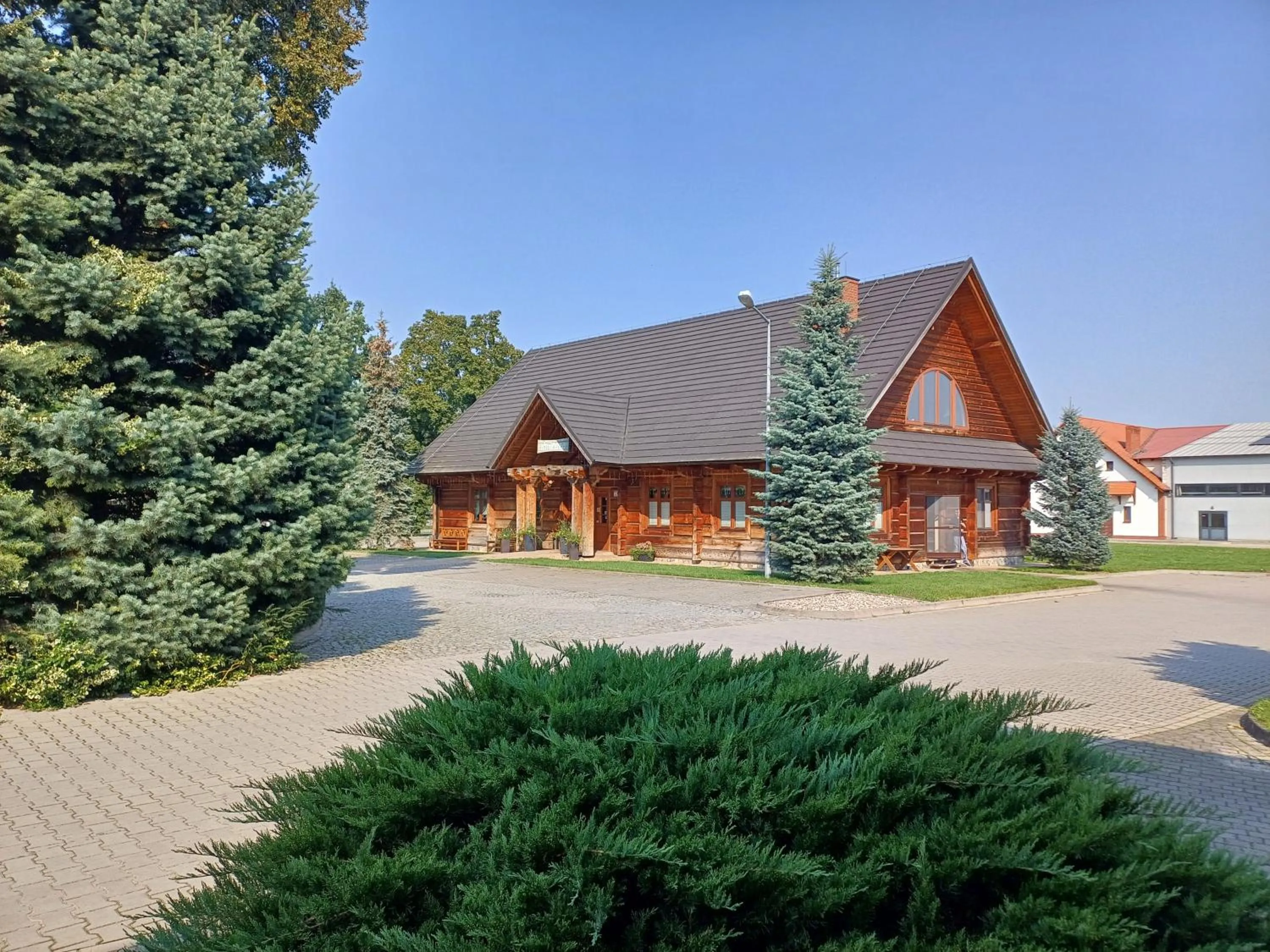 Property building in Hotel i Restauracja Borowianka