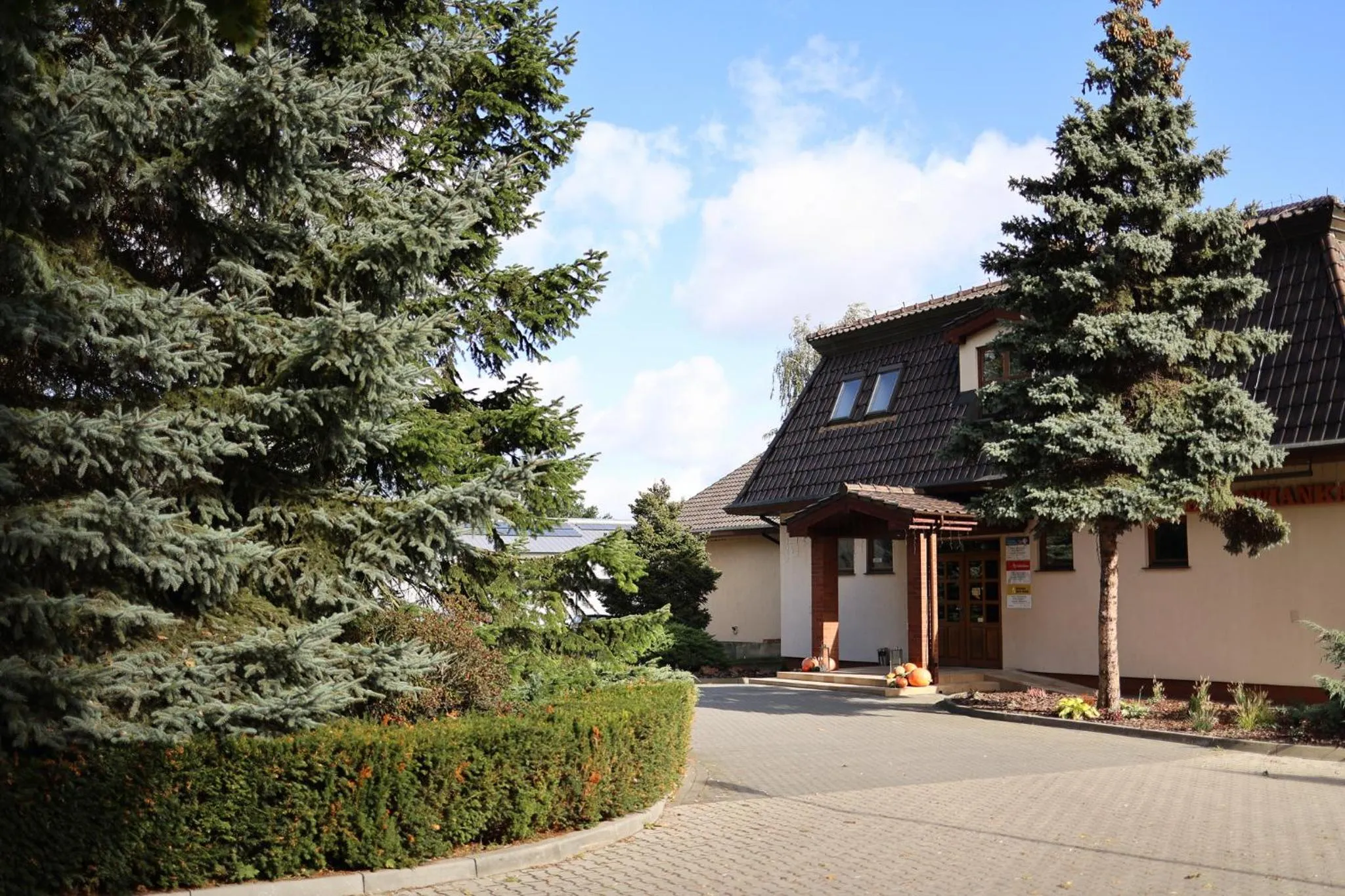 Property building in Hotel i Restauracja Borowianka