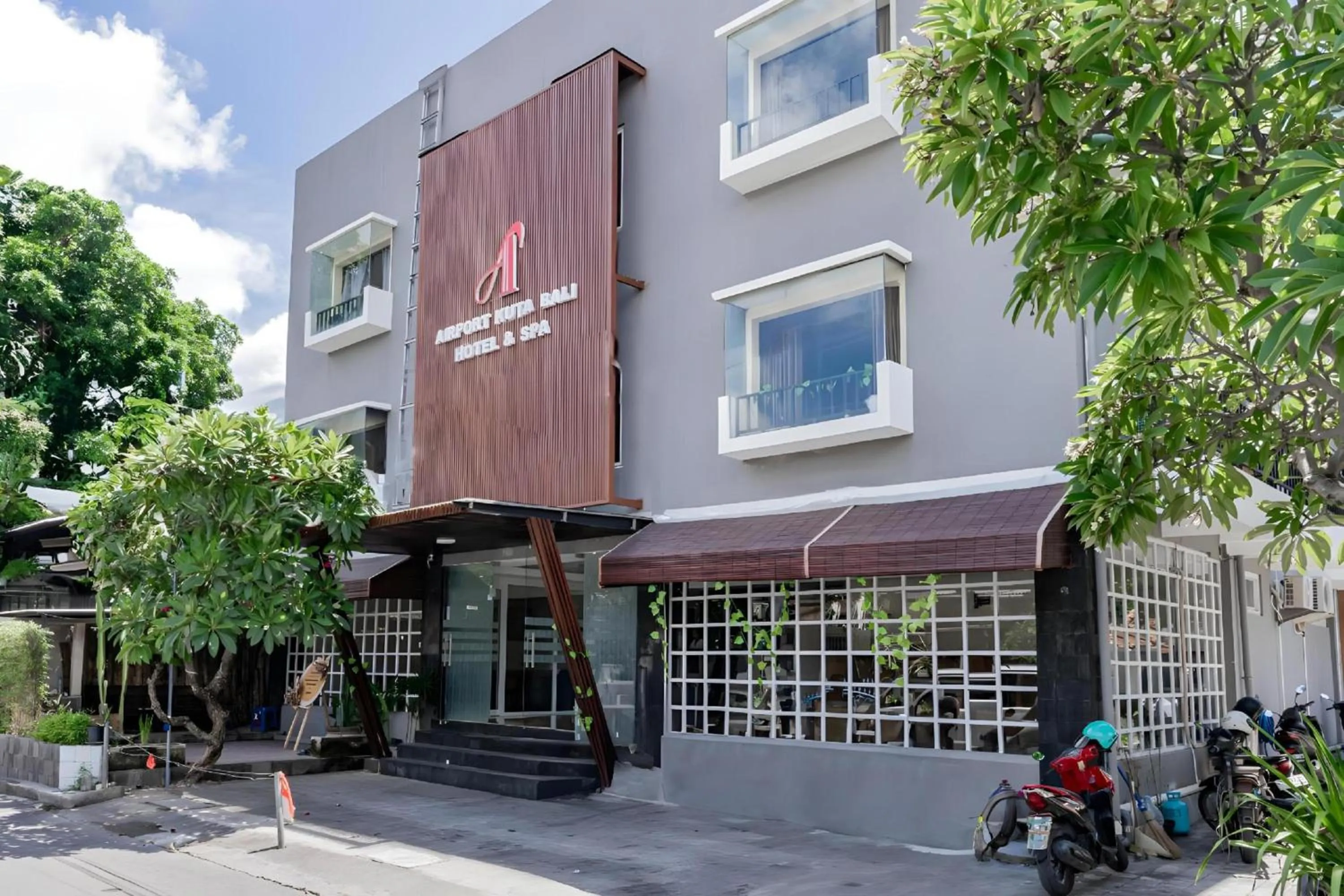 Facade/entrance in Collection O Kuta Near Airport Ngurah Rai