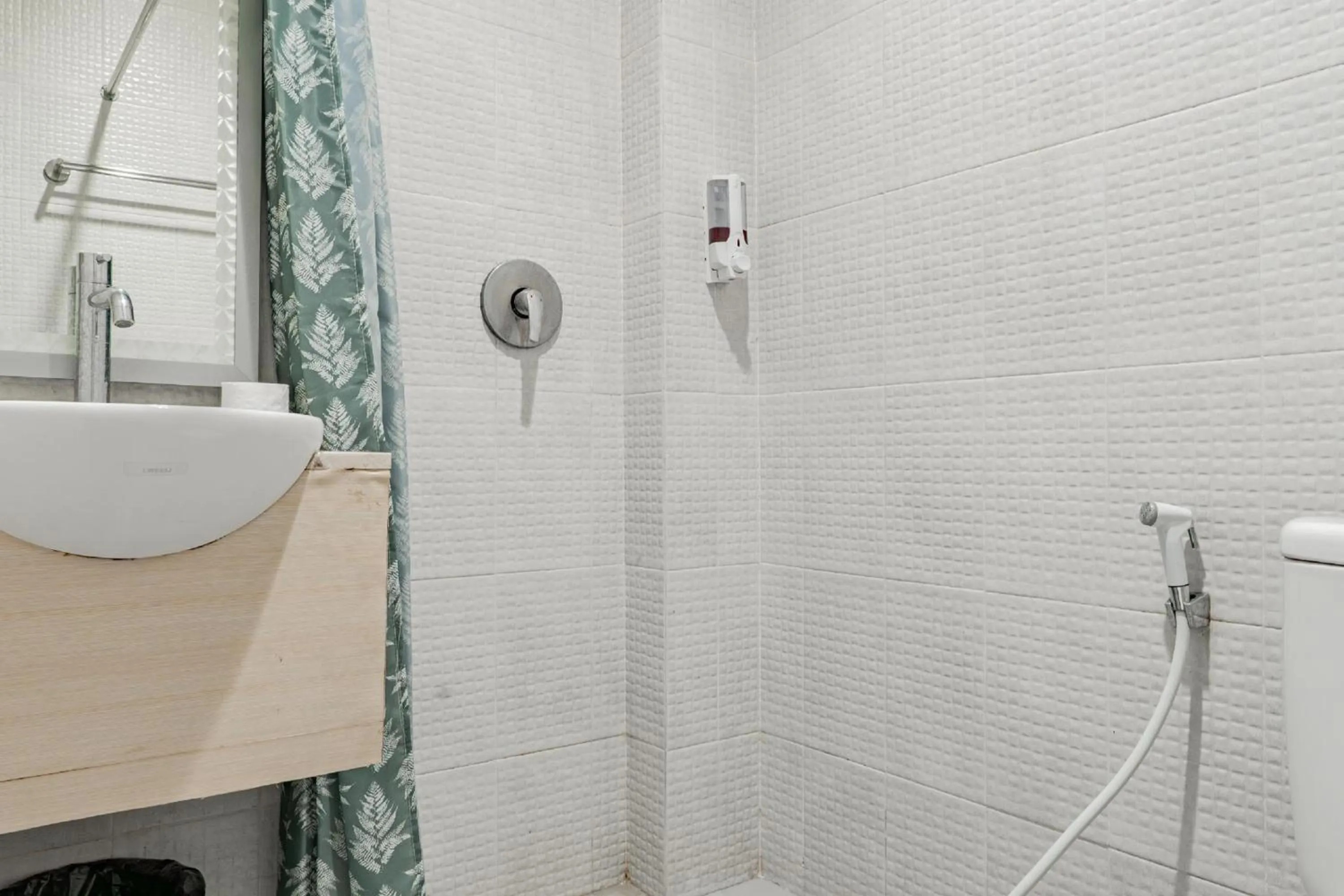 Bathroom in Collection O Kuta Near Airport Ngurah Rai