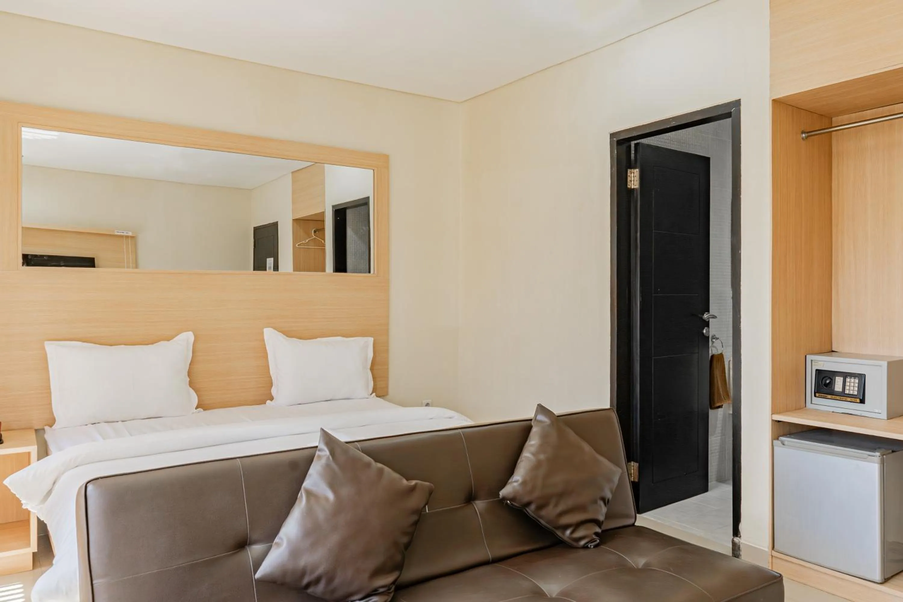 Photo of the whole room, Bed in Collection O Kuta Near Airport Ngurah Rai