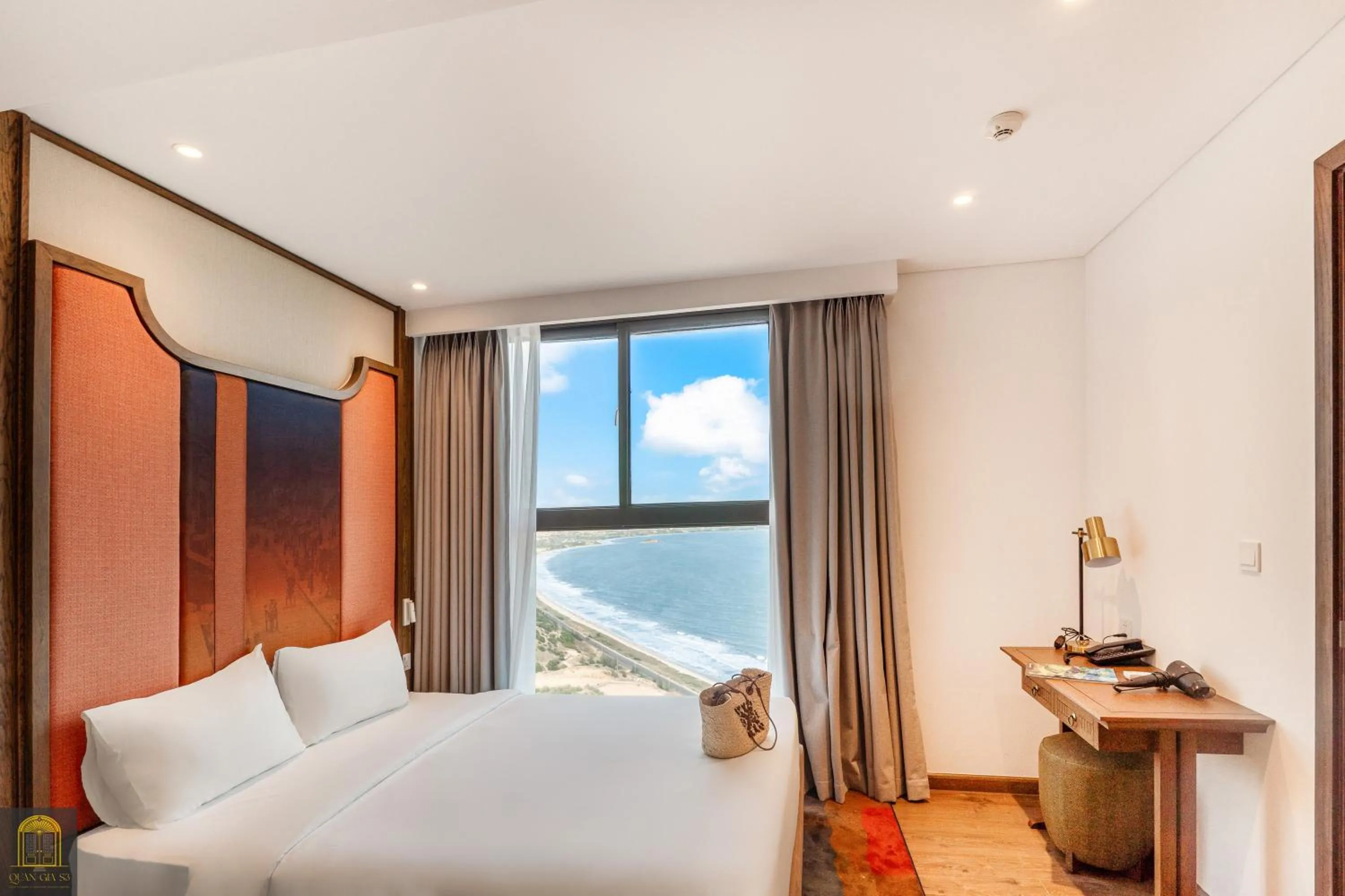 Bed in Apec Luxe Escape Sunset Resort