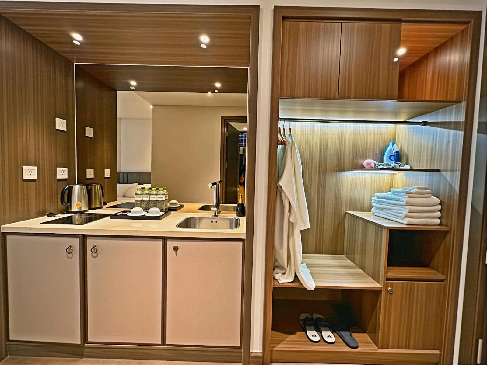Kitchen or kitchenette in Apec Luxe Escape Sunset Resort