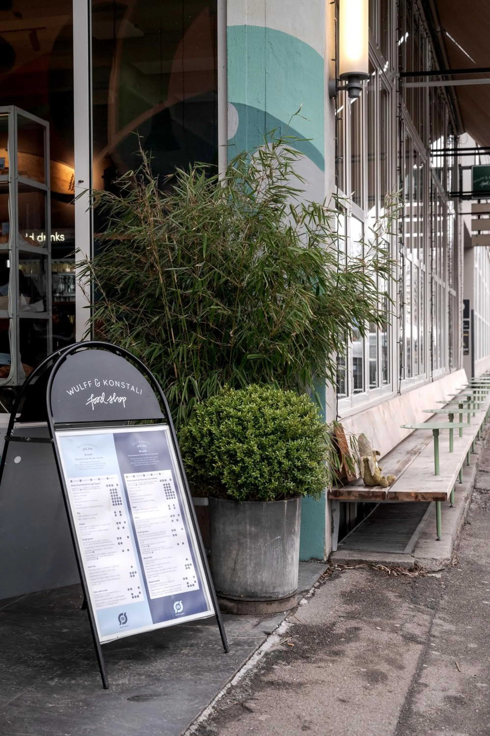 Restaurant/places to eat in Beach Trail apartments by Daniel&Jacob's