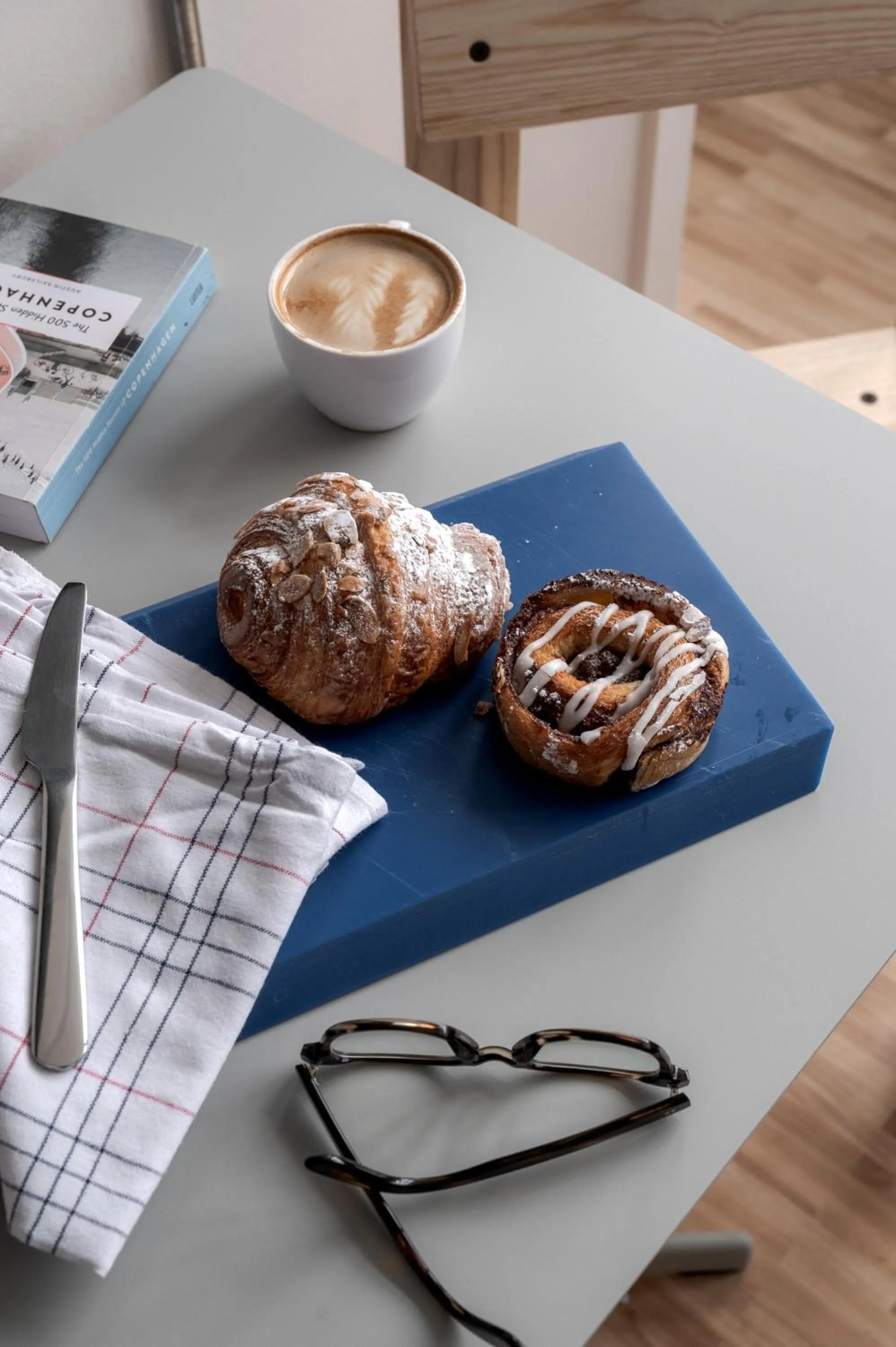 Living room in Beach Trail apartments by Daniel&Jacob's
